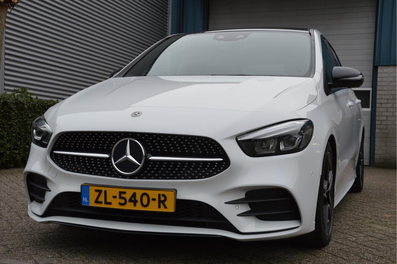 Mercedes-Benz B-KLASSE 180 AMG | LED | CARPLAY | CAMERA | PANODAK | NIGHTPAKKET | CRUISE | CLIMA | ENZ