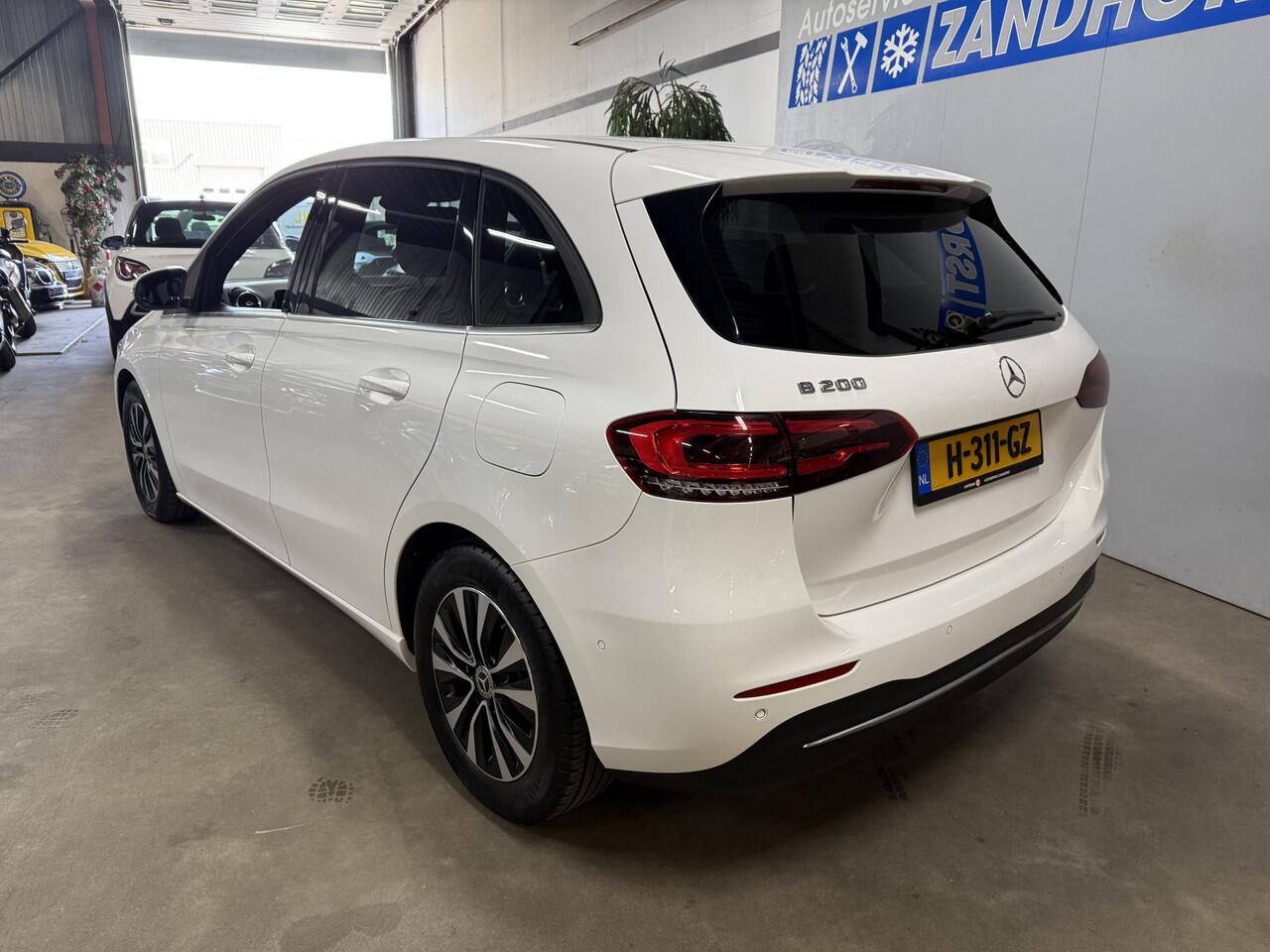 Mercedes-Benz B-KLASSE 200 Business Solution // autom. // Apple Carplay // Nl Auto // Trekhaak wegkl.