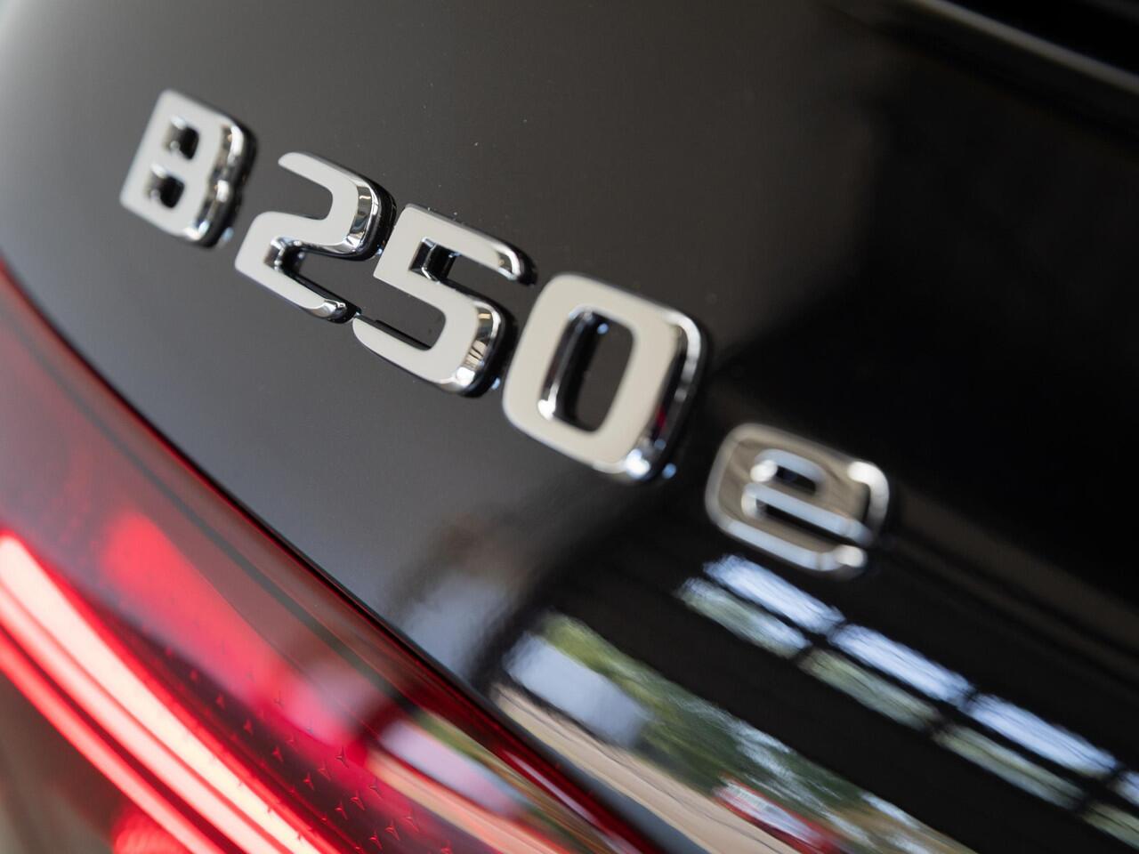 Mercedes-Benz B-KLASSE 250 e Business Solution AMG Premium PLUS | panorama dak | Trekhaak