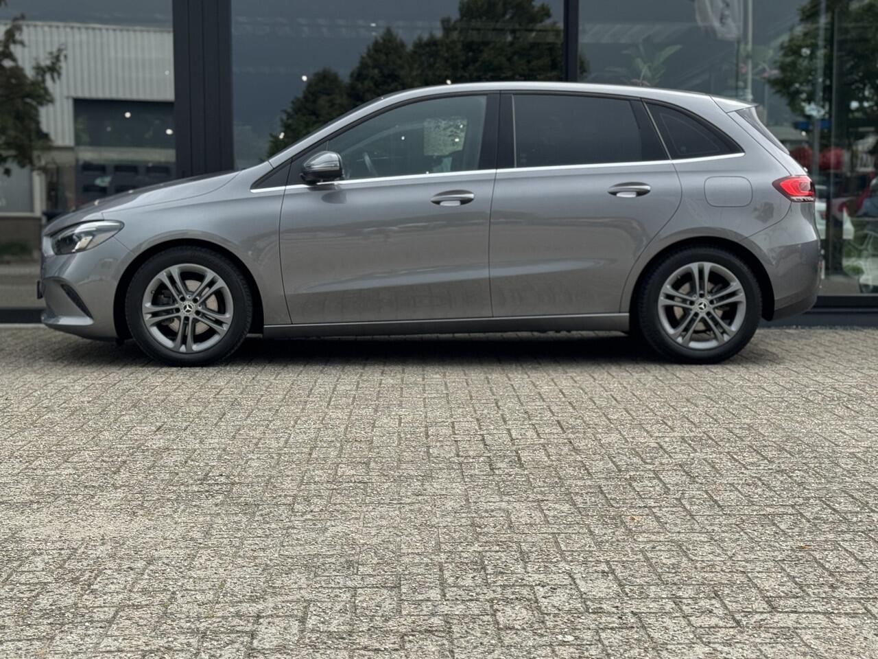 Mercedes-Benz B-KLASSE 180 AUT Business Solution | Camera | Elektrische achterklep | NL-AUTO