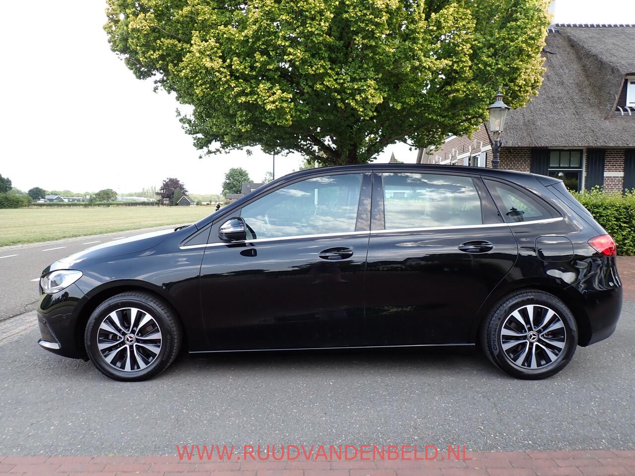 Mercedes-Benz B-KLASSE 180D AUT. SPORTLEER/CAMERA/CARPLAY/DAB/NAVI