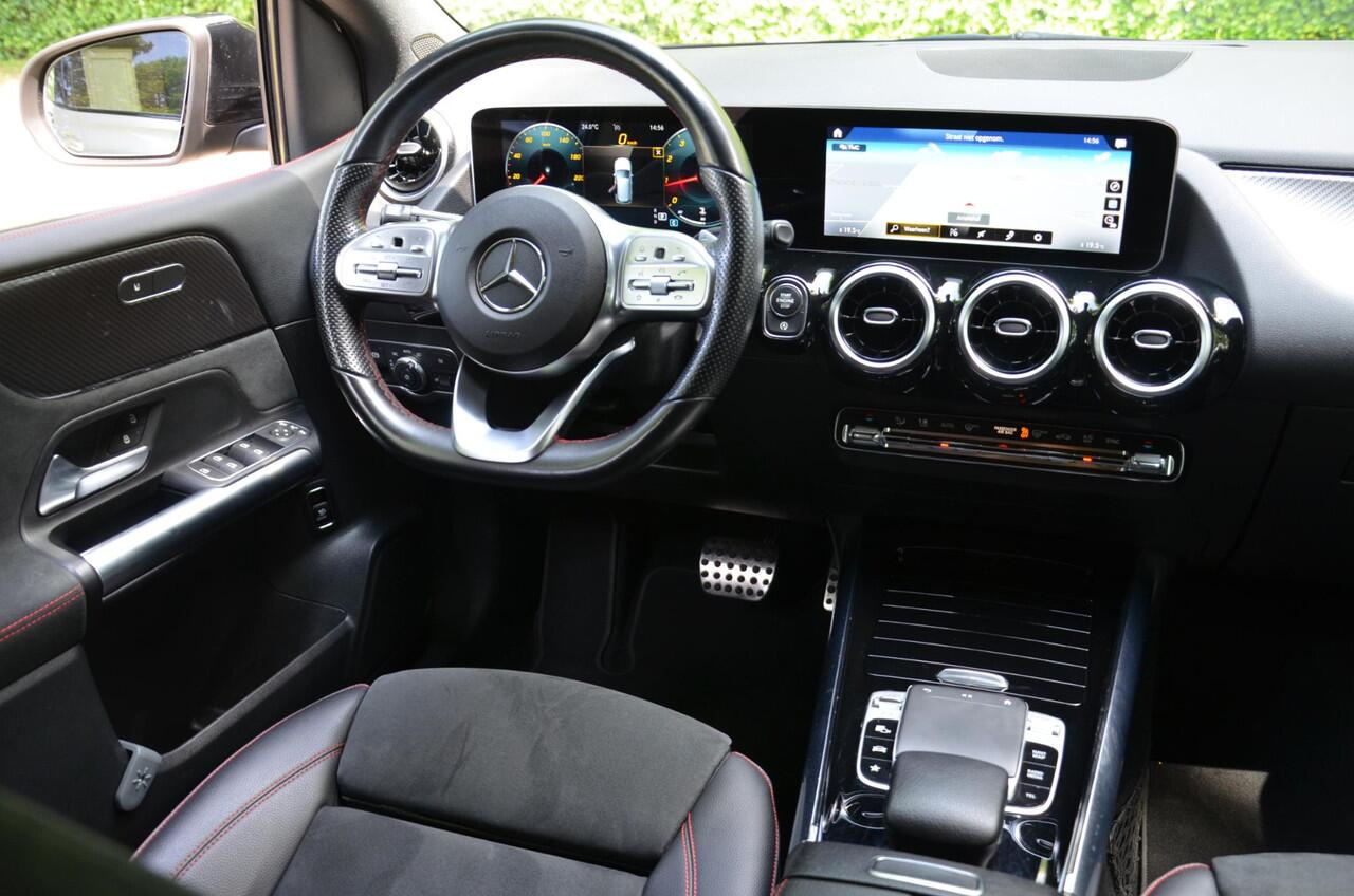Mercedes-Benz B-KLASSE 180 Business Solution AMG Automaat/Led/Navi/Pdc/Ecc/Stoelverwarming/Cr-Controle/Privacy-Glas/18-Inch Lmv/Apple Carplay/Android