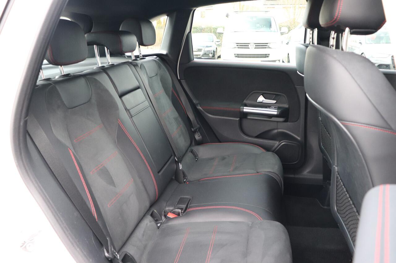 Mercedes-Benz B-KLASSE 180 AMG Navi Stoelv. 19"