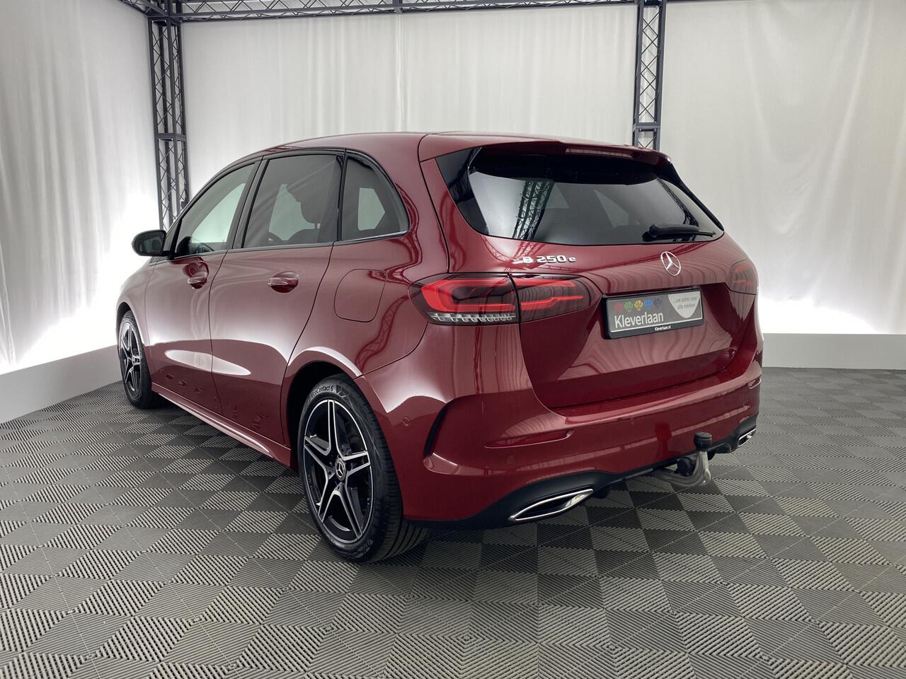 Mercedes-Benz B-KLASSE 250 PHEV AMG Night Automaat | Pano-Dak | Trekhaak | Carplay | Navi | 218 Pk |