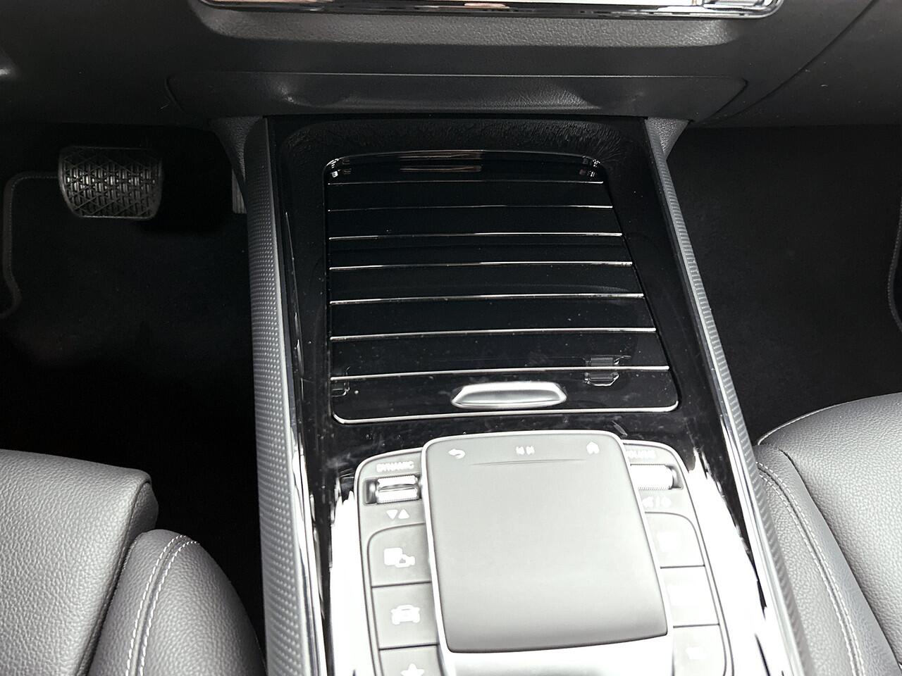 Mercedes-Benz B-KLASSE 180 Business Solution Ledkoplampen | Achteruitrijcamera |Stoelverwarming voor | Spiegelpakket. Inclusief 24 maanden MB Certified garantie voor Europa.