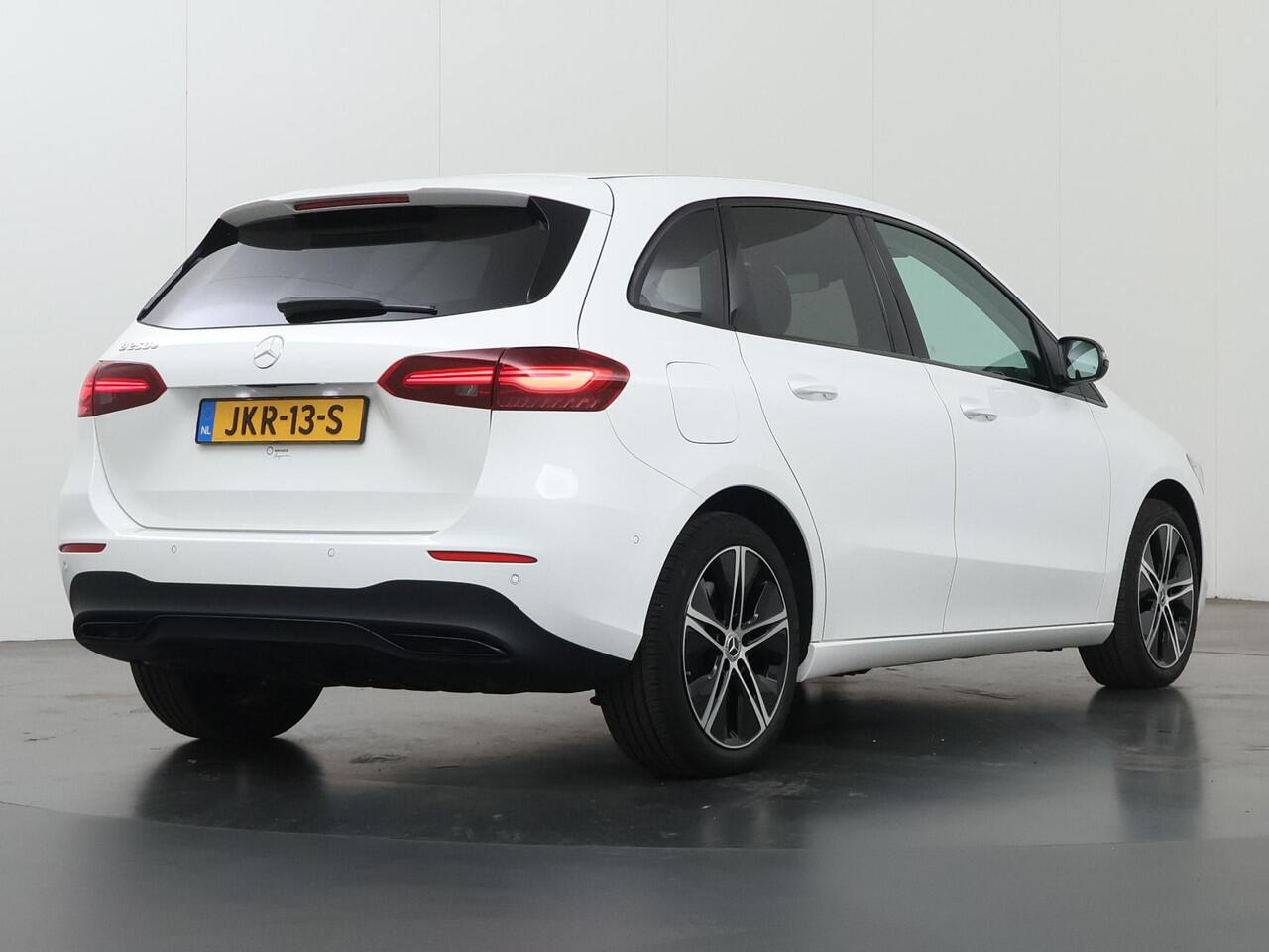 Mercedes-Benz B-KLASSE 250 e Star Edition Luxury Line | Night pakket | Trekhaak elektrisch | Stoelverwarming | Verwarmd stuur |