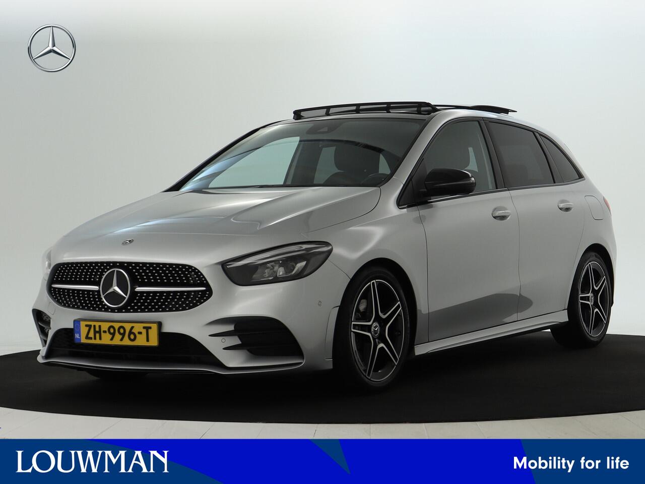 Mercedes-Benz B-KLASSE 180 AMG Nightpakket | Panoramadak | Trekhaak | Parkeerpakket met Camera | Stoelverwarming | Car Play | LED | Inclusief 12 Maanden Garantie.