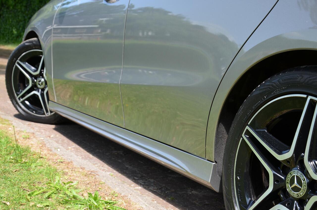 Mercedes-Benz B-KLASSE 180 Business Solution AMG Automaat/Led/Navi/Pdc/Ecc/Stoelverwarming/Cr-Controle/Privacy-Glas/18-Inch Lmv/Apple Carplay/Android