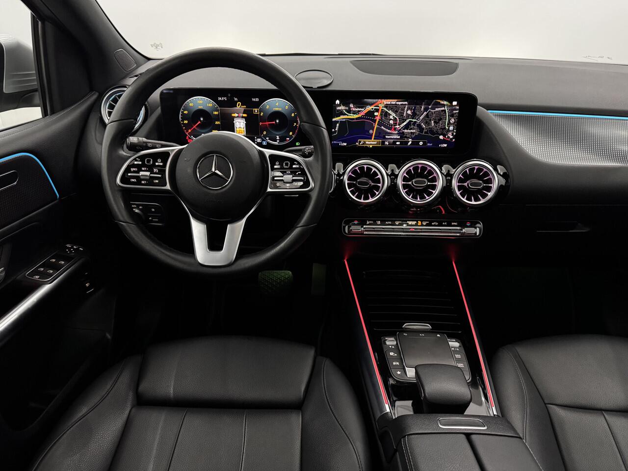 Mercedes-Benz B-KLASSE 180 Business Solution Luxury Pano, Leder, Camera, Stoelverwarming, Navi, Cruise control adaptief, Keyless start, Elektrische achterklep