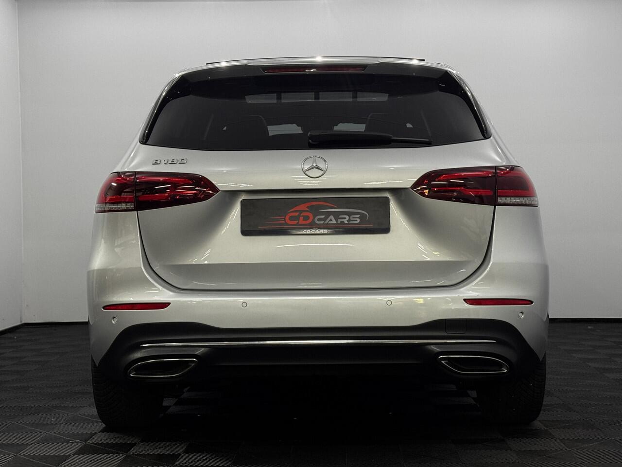 Mercedes-Benz B-KLASSE 180 Business Solution Luxury Pano, Leder, Camera, Stoelverwarming, Navi, Cruise control adaptief, Keyless start, Elektrische achterklep