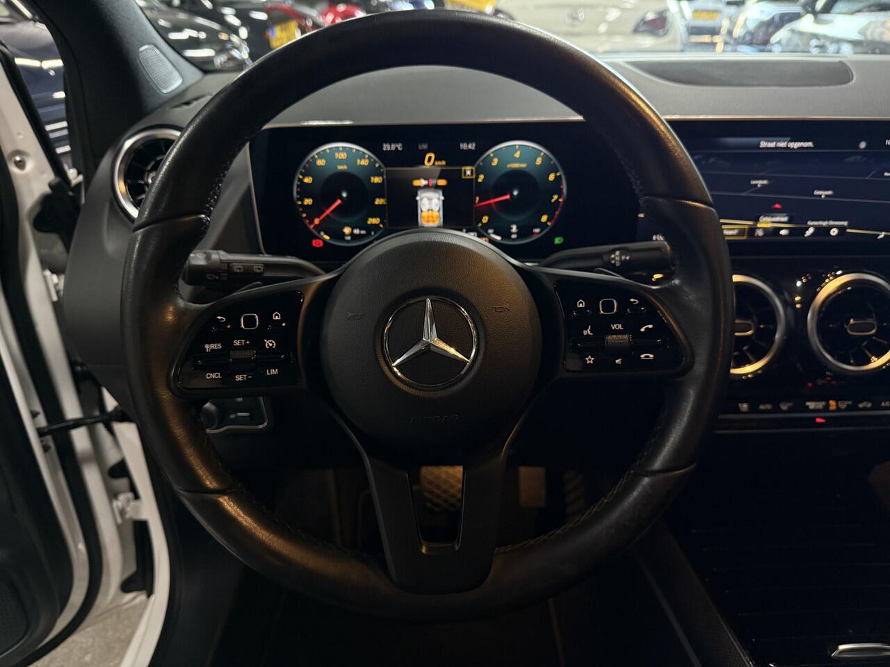 Mercedes-Benz B-KLASSE 200 Business Solution // autom. // Apple Carplay // Nl Auto // Trekhaak wegkl.