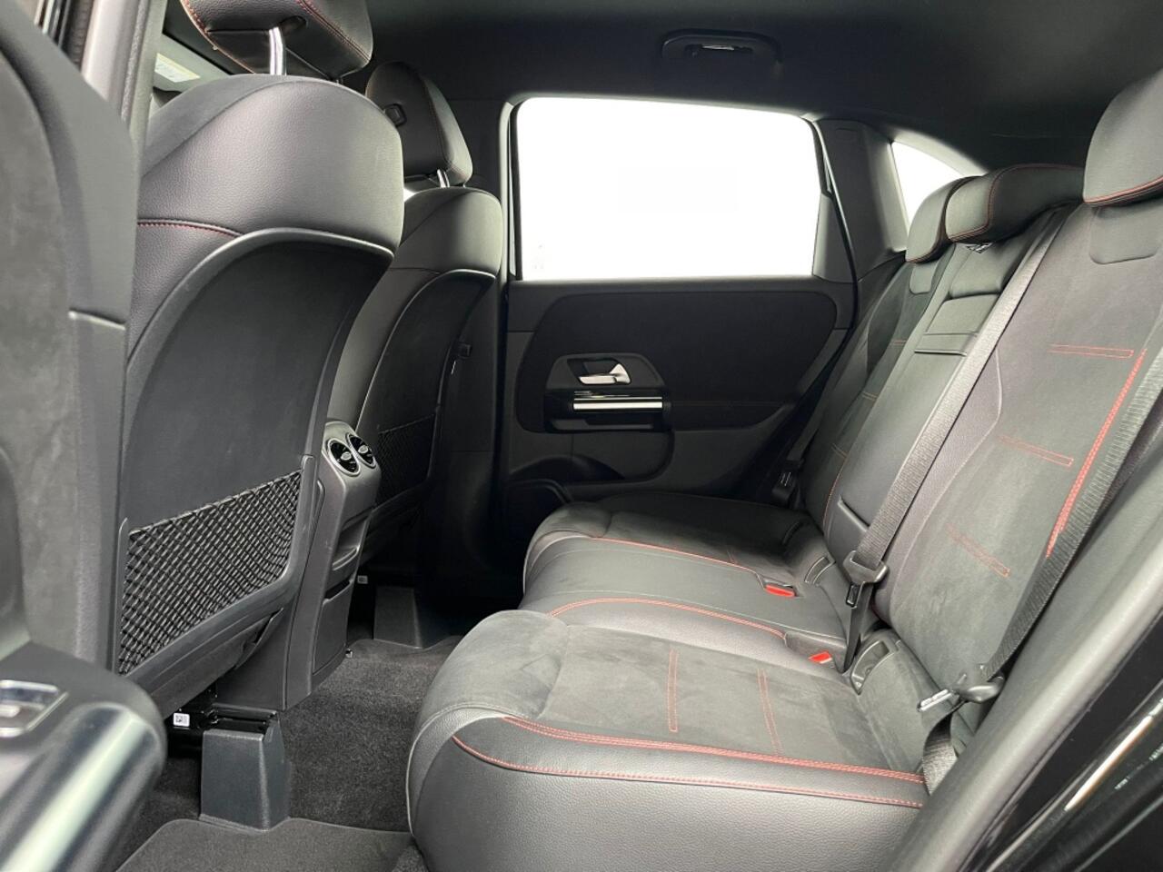 Mercedes-Benz B-KLASSE 180 Bus. Sol. AMG