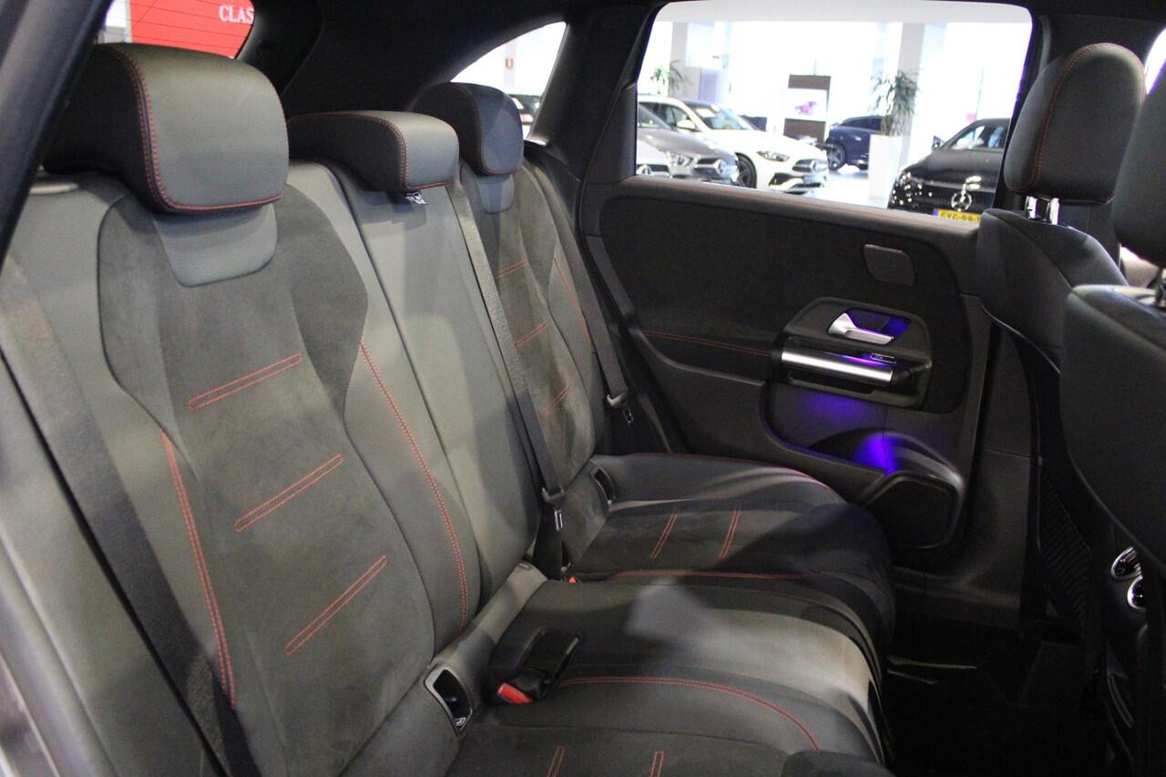 Mercedes-Benz B-KLASSE 180 AMG Line Panorama dak | Trekhaak