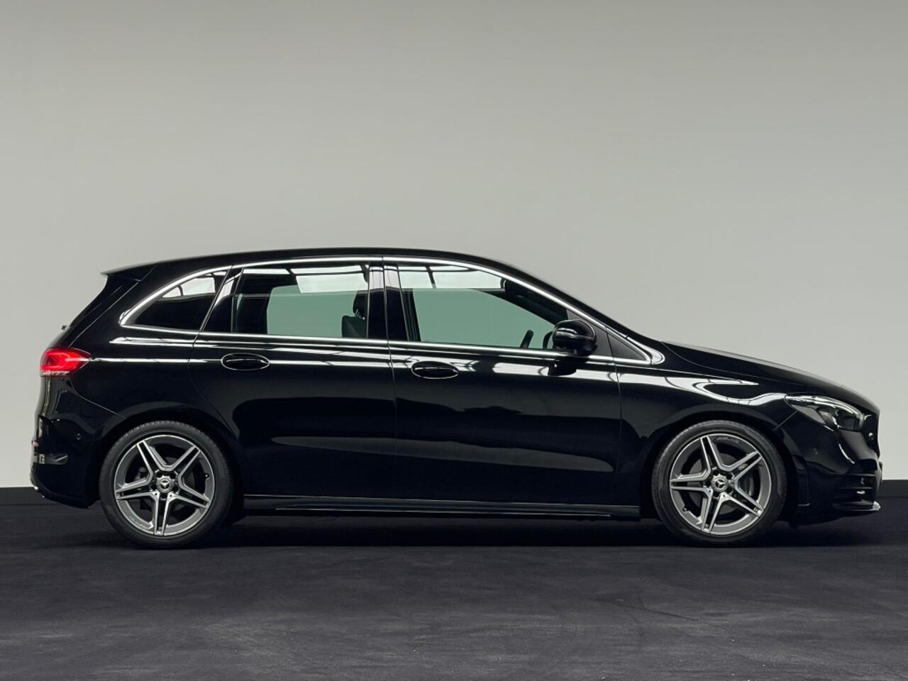 Mercedes-Benz B-KLASSE 180 Bus. Sol. AMG