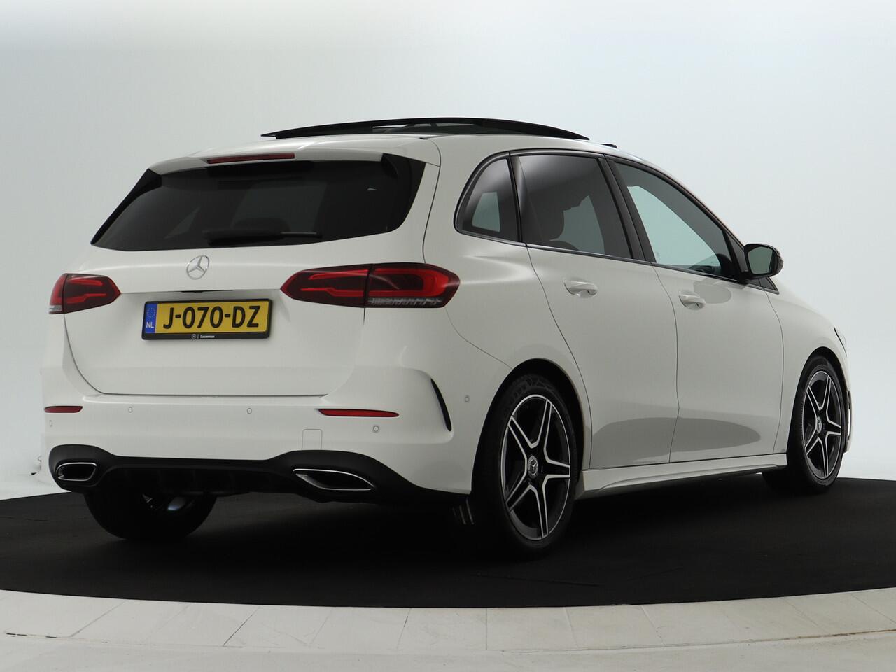 Mercedes-Benz B-KLASSE 180 Business Solution AMG | Panoramadak | Achteruitrijcamera | Nightpakket | Apple Carplay | Inclusief 24 maanden MB Certified garantie voor Europa.