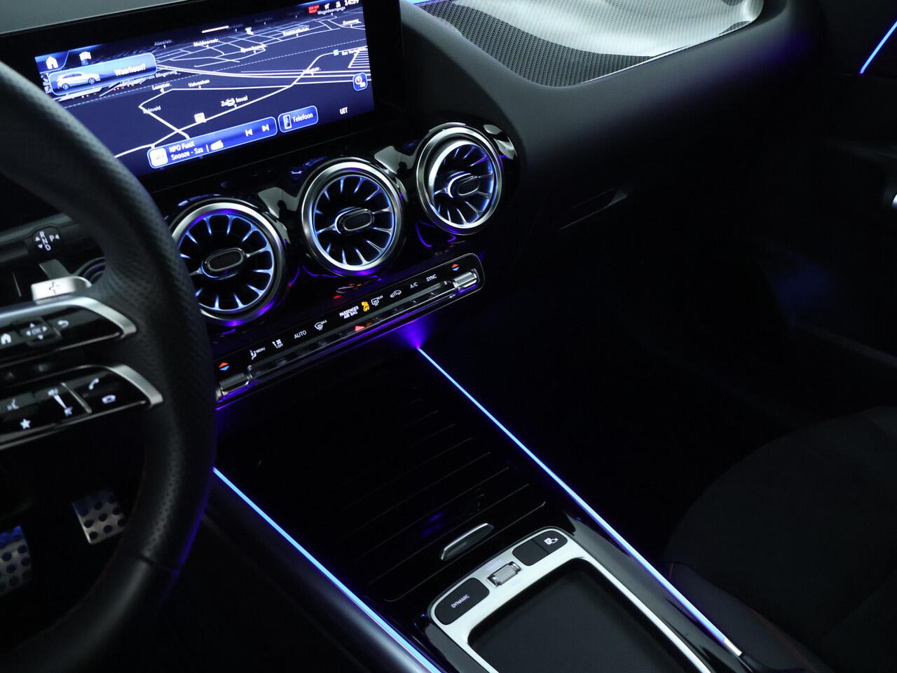 Mercedes-Benz B-KLASSE 200 AMG Line | Panoramadak | Distronic | Trekhaak | Inclusief 24 maanden MB Certified garantie voor Europa.