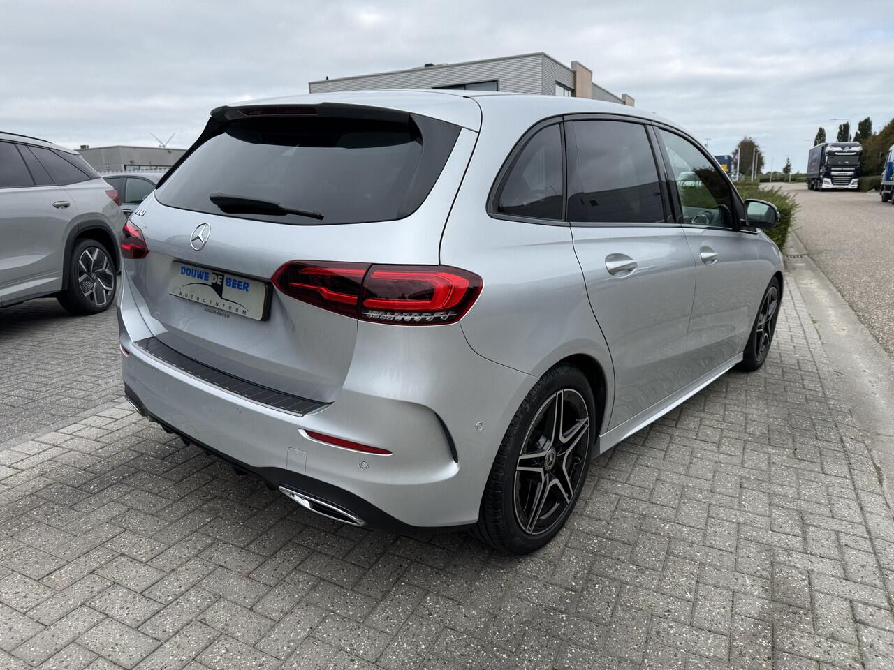 Mercedes-Benz B-KLASSE 180 Business Solution AMG Trekhaak | Night | Elekt. Klep | Stoelverw. | Camera