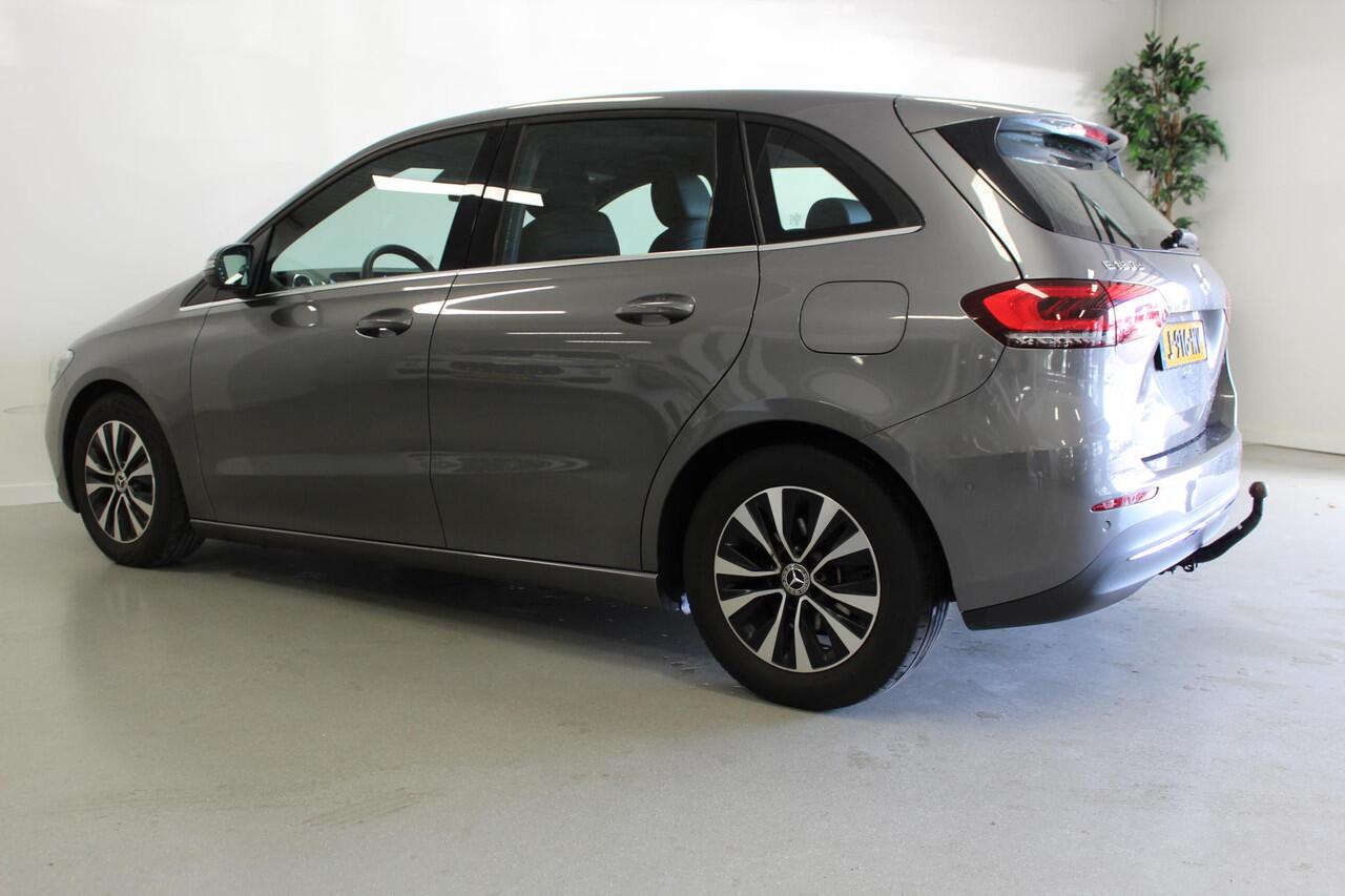 Mercedes-Benz B-KLASSE 180d Business Solution | CARPLAY | LED-KOPL | CAMERA | 16'LMV | NAVIGATIE | TREKHAAK | PDC-A |
