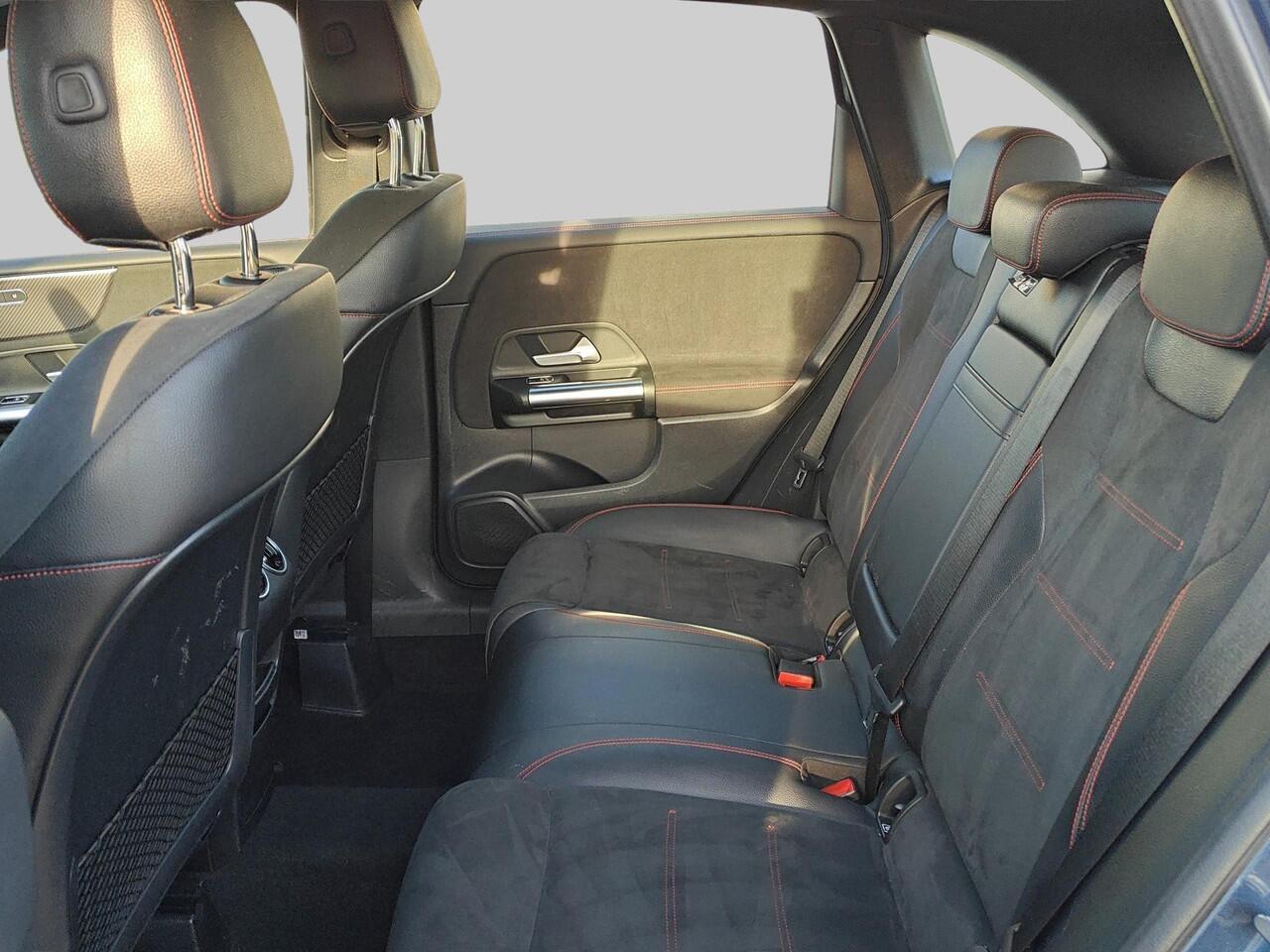 Mercedes-Benz B-KLASSE 180 Business Solution AMG | AMG Styling | Sfeerverlichting | Voorstoelen verwarmd