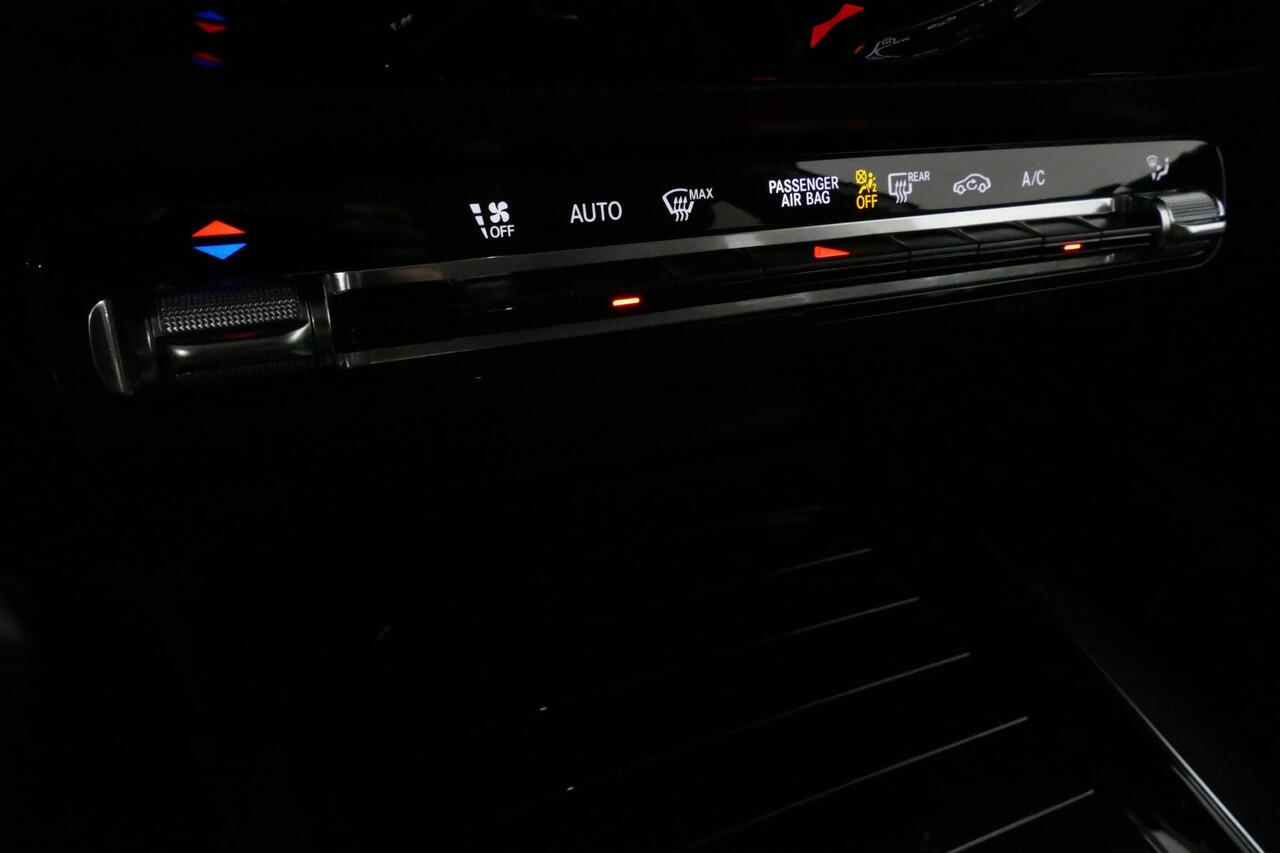 Mercedes-Benz B-KLASSE 200d Premium Plus / Elektr. verstelbare voorstoel + memory / Stoelverwarming / Elektr. wegklapbare trekhaak / Koplamp LED High Performance / Elektr. achterklep / 18'' AMG LMV / Dynamic Select / Cruise Control / Elektr. lendensteun