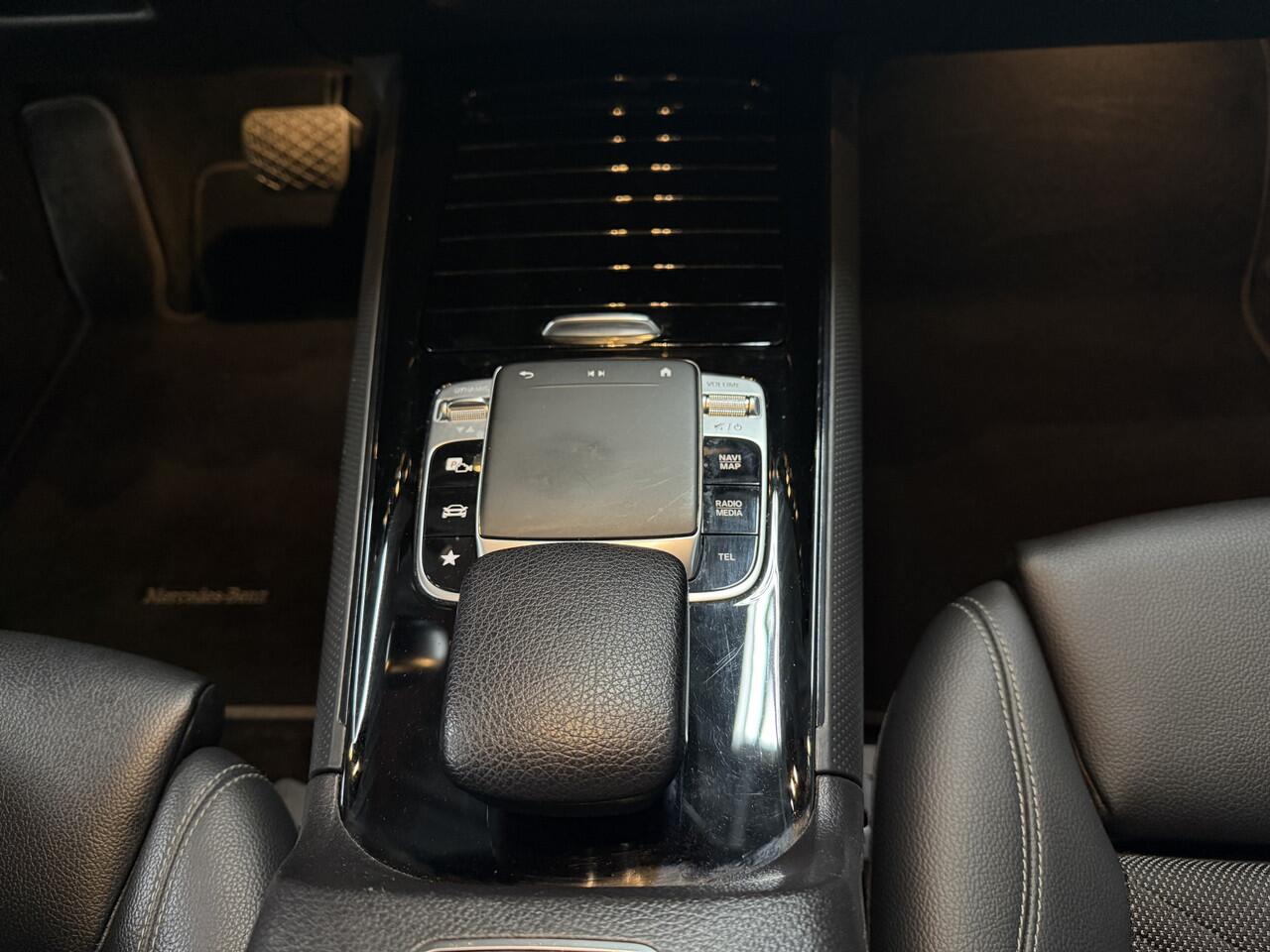 Mercedes-Benz B-KLASSE 200 Business Solution // autom. // Apple Carplay // Nl Auto // Trekhaak wegkl.