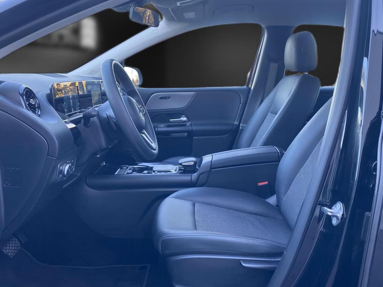 Mercedes-Benz B-KLASSE 250e Business ** APPLE/ANDROID - NAVI - HALF-LEDER - SPOORASS - CRUISE ** 1e EIG - UNFALLFREI ** ** INFORMEER OOK NAAR ONZE AANTREKKELIJKE FINANCIAL-LEASE TARIEVEN **