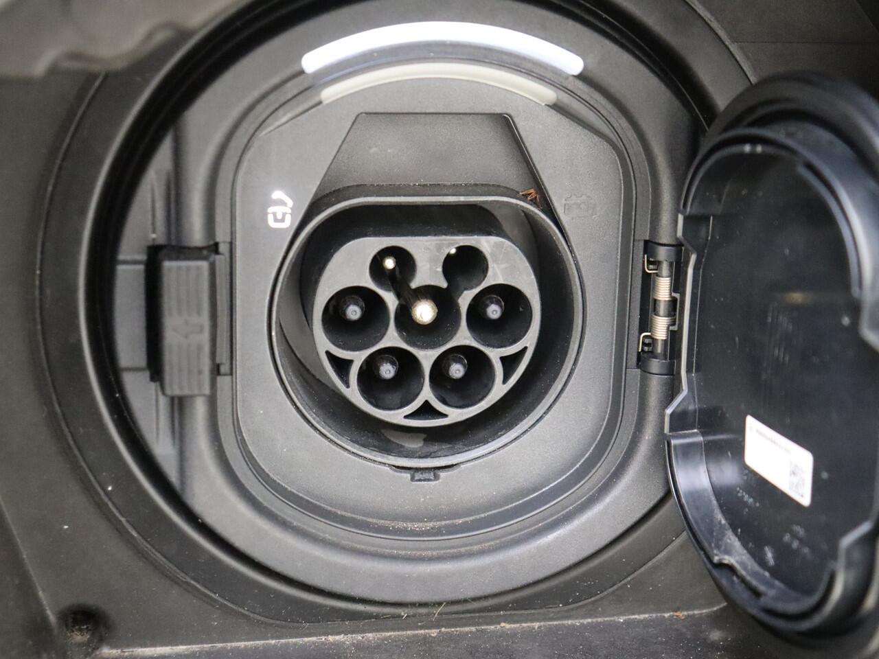 Mercedes-Benz B-KLASSE 250 e Star Edition AMG Line Plus | Panoramadak | Leder/Alcantara | Camera | Navigatie | Stoelverwarming UITVERKOOP!!!