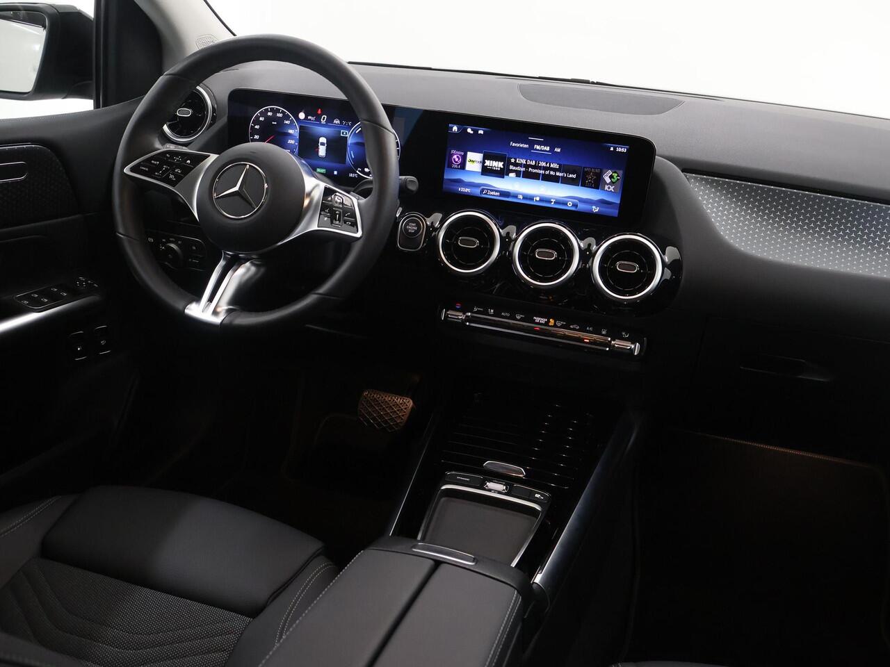 Mercedes-Benz B-KLASSE 250 e Star Edition Luxury Line | Night pakket | Trekhaak elektrisch | Stoelverwarming | Verwarmd stuur |