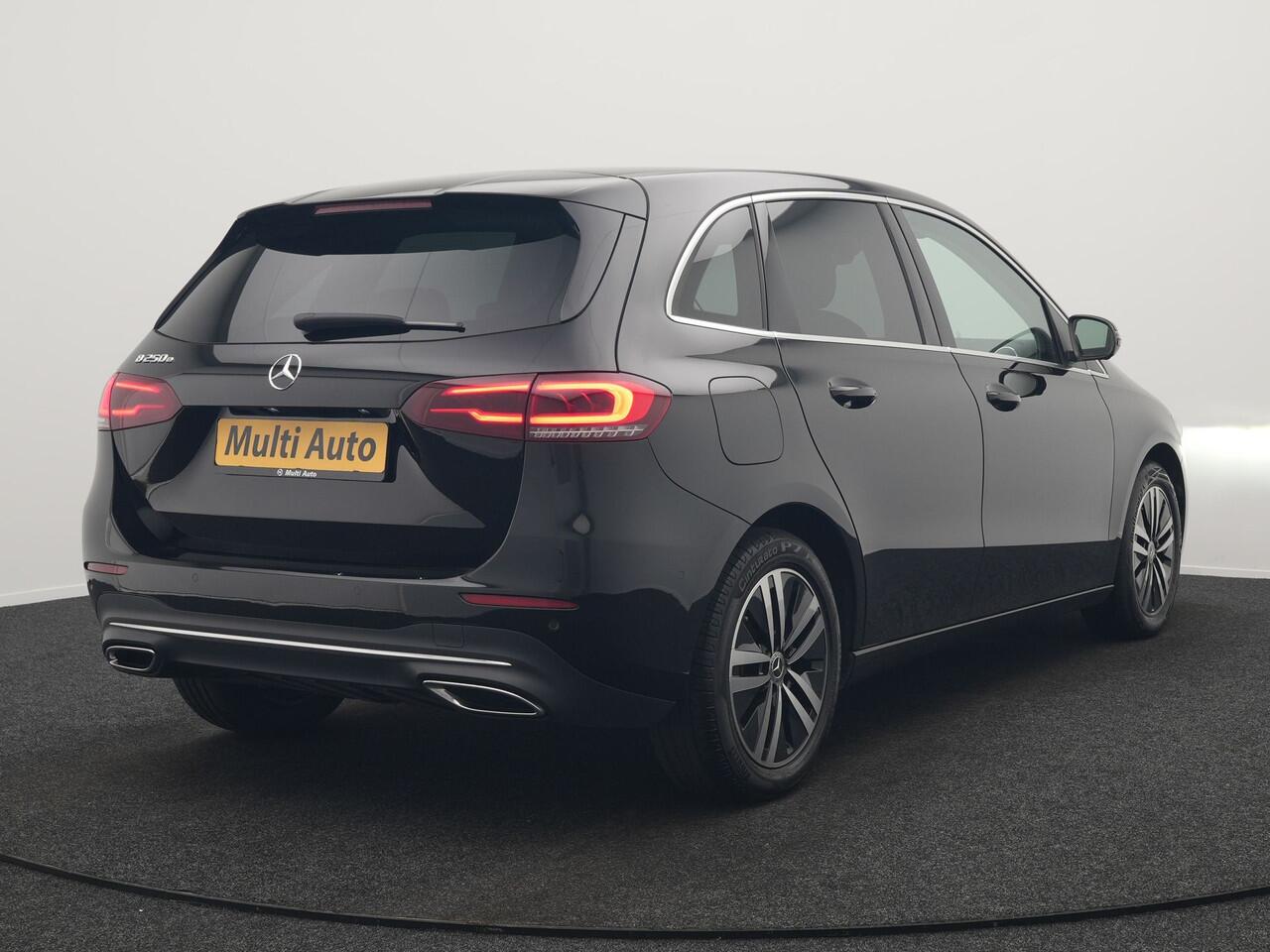 Mercedes-Benz B-KLASSE 250 e Luxury Line Plug In Hybrid 218pk Dealer O.H. PHEV | Trekhaak Af Fabriek | Adaptive | 360 Camera | Multi Beam LED | Widescreen Navi | Lederen Sportstoelen | Apple Carplay | Navigatie | DAB |