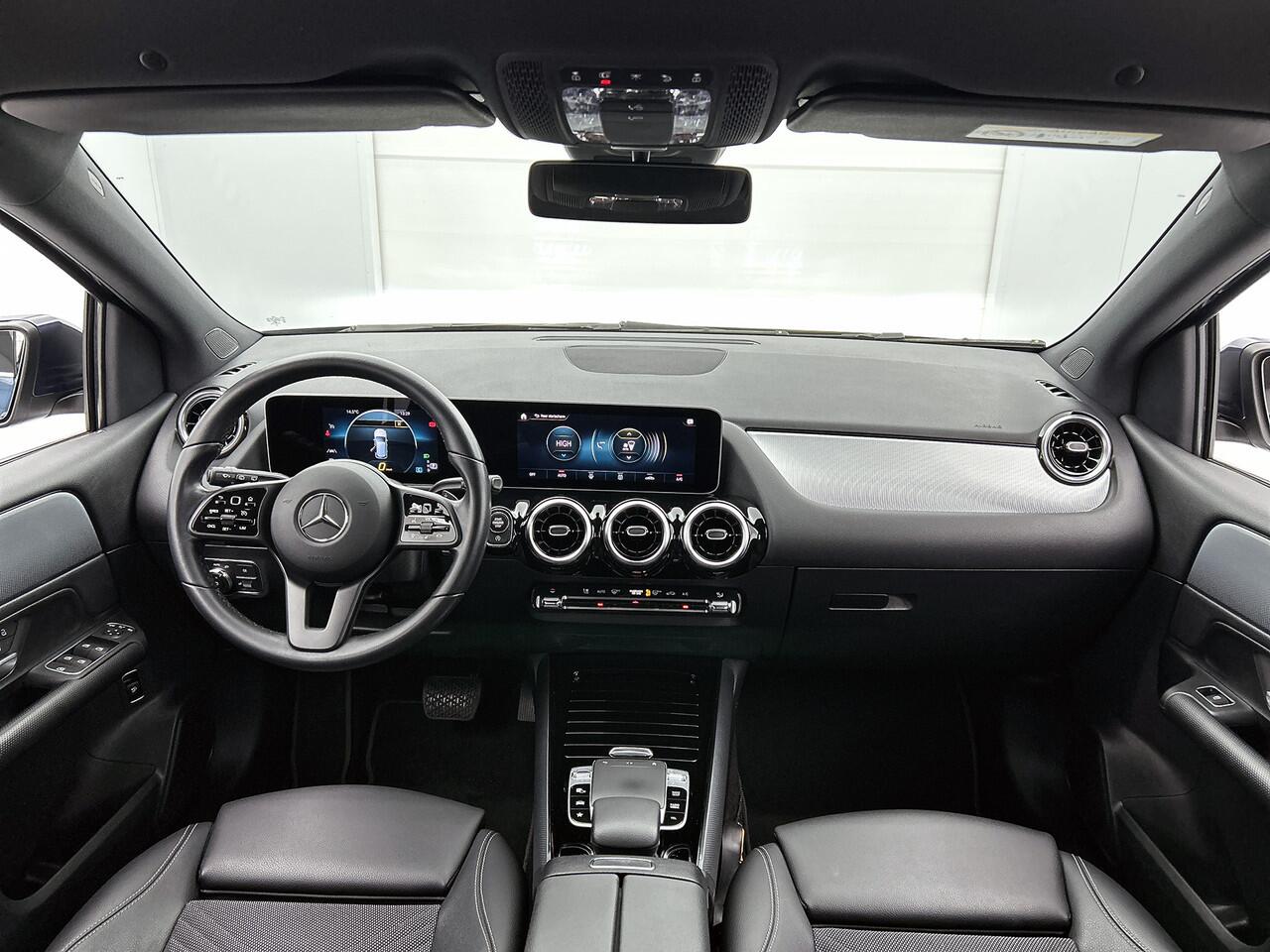 Mercedes-Benz B-KLASSE 180 Advantage Trekhaak | Ledkoplampen | Achteruitrijcamera | Easy-Pack Achterklep | Licht- en zicht pakket. Inclusief 24 maanden MB Certified garantie voor Europa.