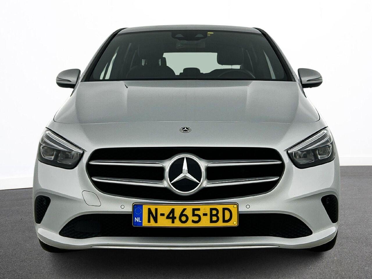 Mercedes-Benz B-KLASSE 180 Business Solution Luxury Auto. Trekhaak Navigatie Camera Parkeersensoren Cruise Control Elektrische achterklep Stoelverwarming Virtual Cockpit Leder Climate Control