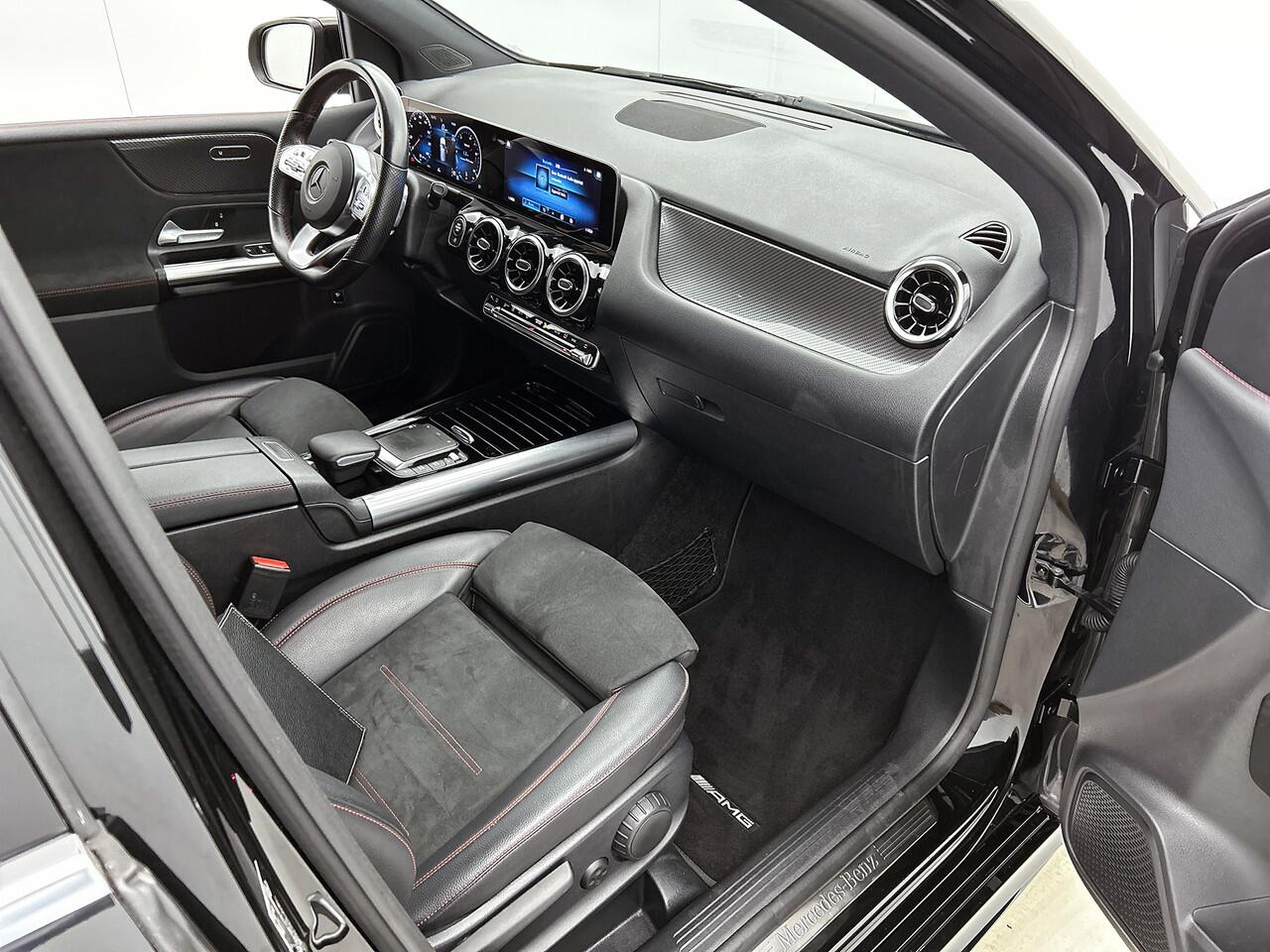 Mercedes-Benz B-KLASSE 180 Business Solution AMG | Trekhaak | Parkeerpakket met Camera | Car Play | Stoelverwarming | LED | Cruise Controle | Inclusief 24 maanden Mercedes-Benz Certified garantie voor Europa.