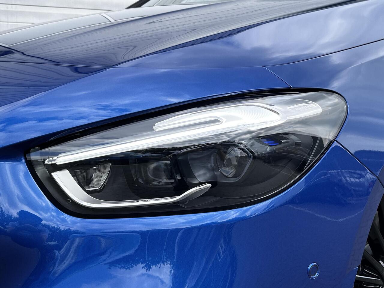 Mercedes-Benz B-KLASSE 180 Star Edition AMG | Night Pakket | Panoramadak | Dodehoekassistent | MULTIBEAM LED Koplampen | Apple CarPlay | Android Auto | Sfeerverlichting | Stoelverwarming | Achteruitrijcamera | Elektrisch Inklapbare Buitenspiegels