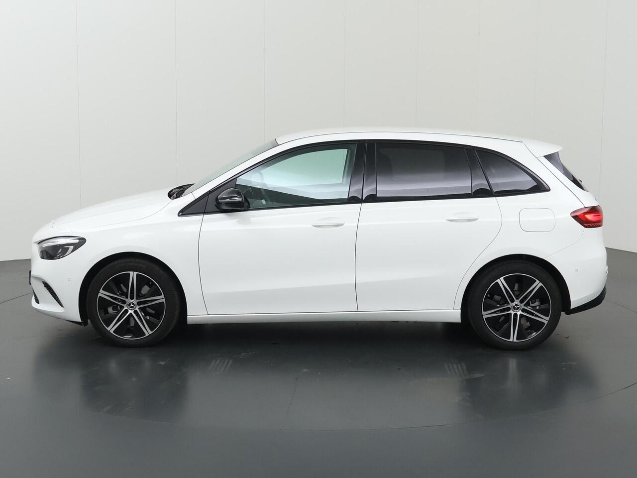 Mercedes-Benz B-KLASSE 250 e Star Edition Luxury Line | Night pakket | Trekhaak elektrisch | Stoelverwarming | Verwarmd stuur |