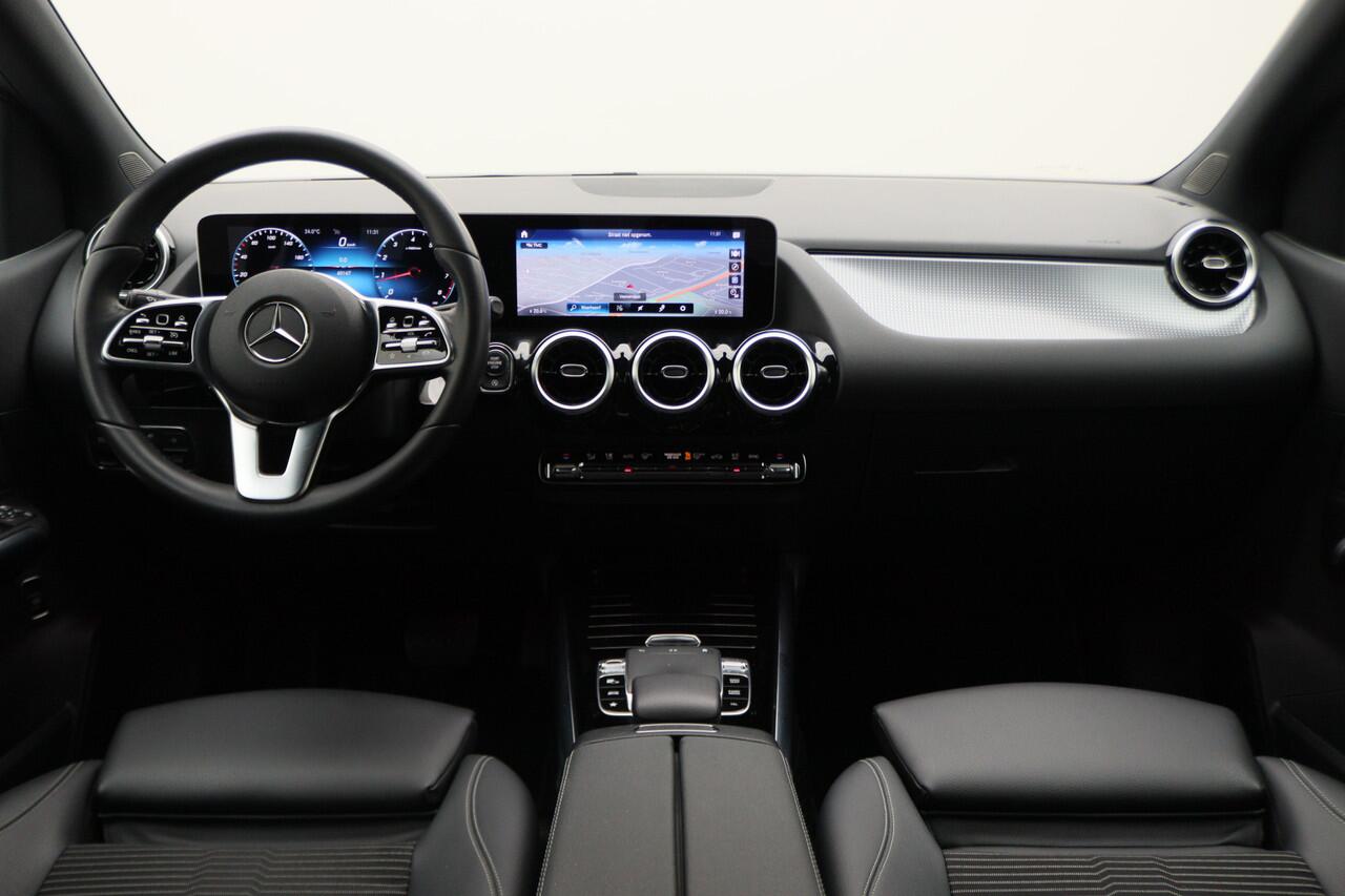 Mercedes-Benz B-KLASSE 180 Launch Edition AMG Line Automaat Virtual Cockpit, LED, Apple Carplay, Camera, PDC, 18"
