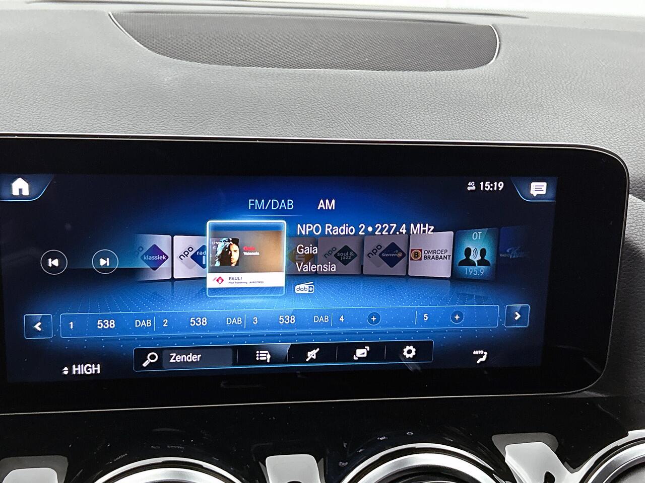 Mercedes-Benz B-KLASSE 180 Business Solution Ledkoplampen | Achteruitrijcamera |Stoelverwarming voor | Spiegelpakket. Inclusief 24 maanden MB Certified garantie voor Europa.