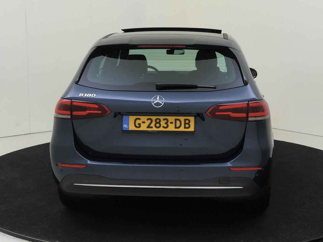 Mercedes-Benz B-KLASSE 180 Business Solution Plus | Navigatie | Camera | Panoramadak