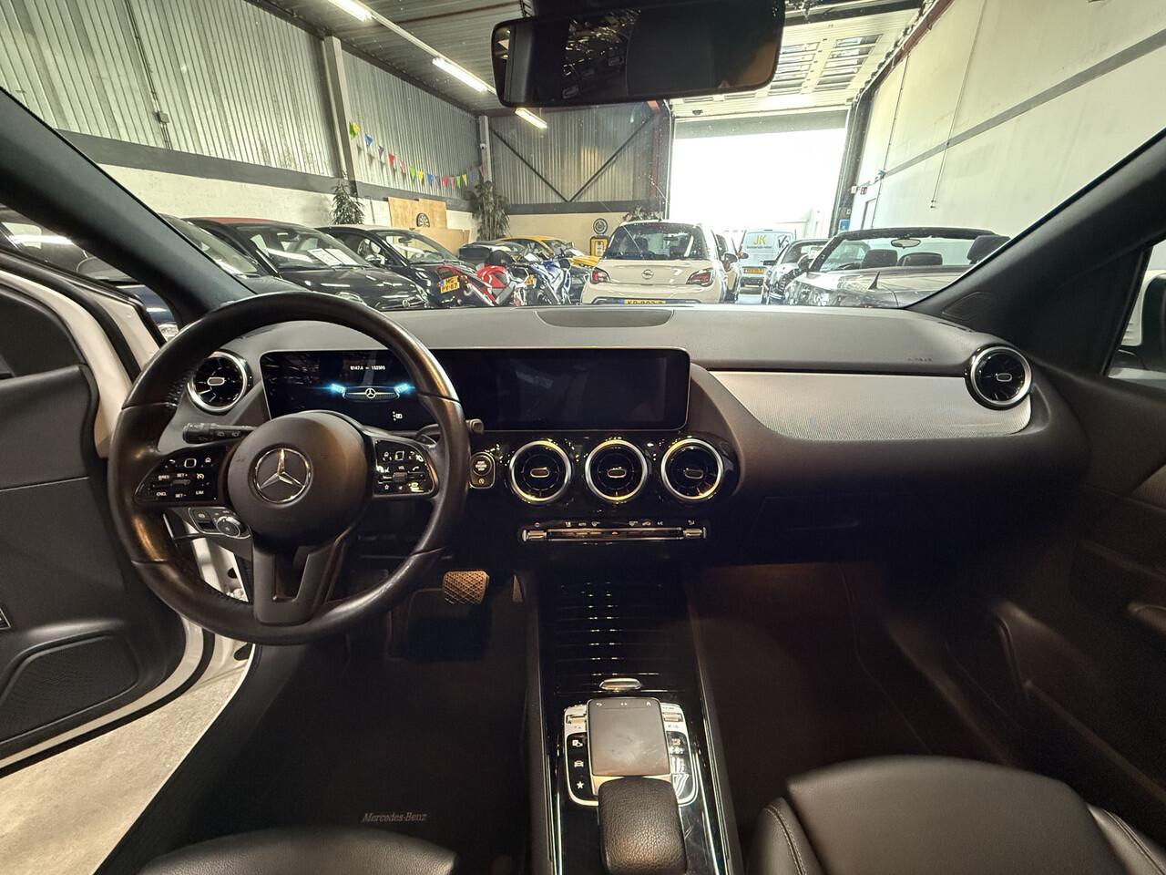 Mercedes-Benz B-KLASSE 200 Business Solution // autom. // Apple Carplay // Nl Auto // Trekhaak wegkl.