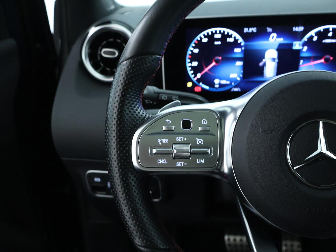 Mercedes-Benz B-KLASSE 180 Business Solution AMG | Panoramadak | Parkeerpakket met Camera | Augmented Reality | Car Play | Inclusief 24 maanden Mercedes-Benz Certified garantie voor Europa.