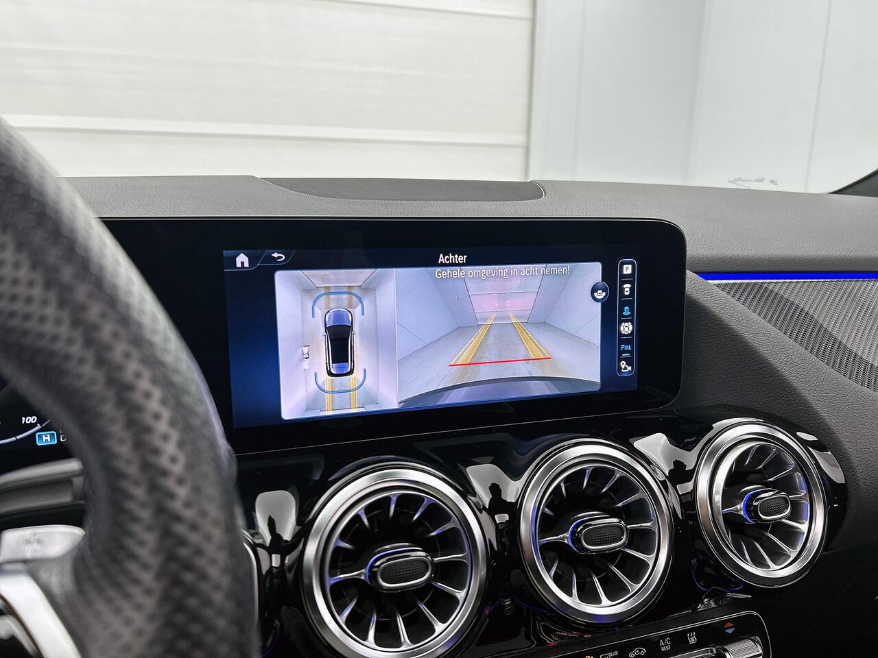 Mercedes-Benz B-KLASSE 250 e AMG Nightpakket Plug-In Hybride | Panoramadak | Distronic | 360° Camera | Keyless Go | Sfeerverlichting | Car Play | Inclusief 24 maanden Mercedes-Benz Certified garantie voor Europa.