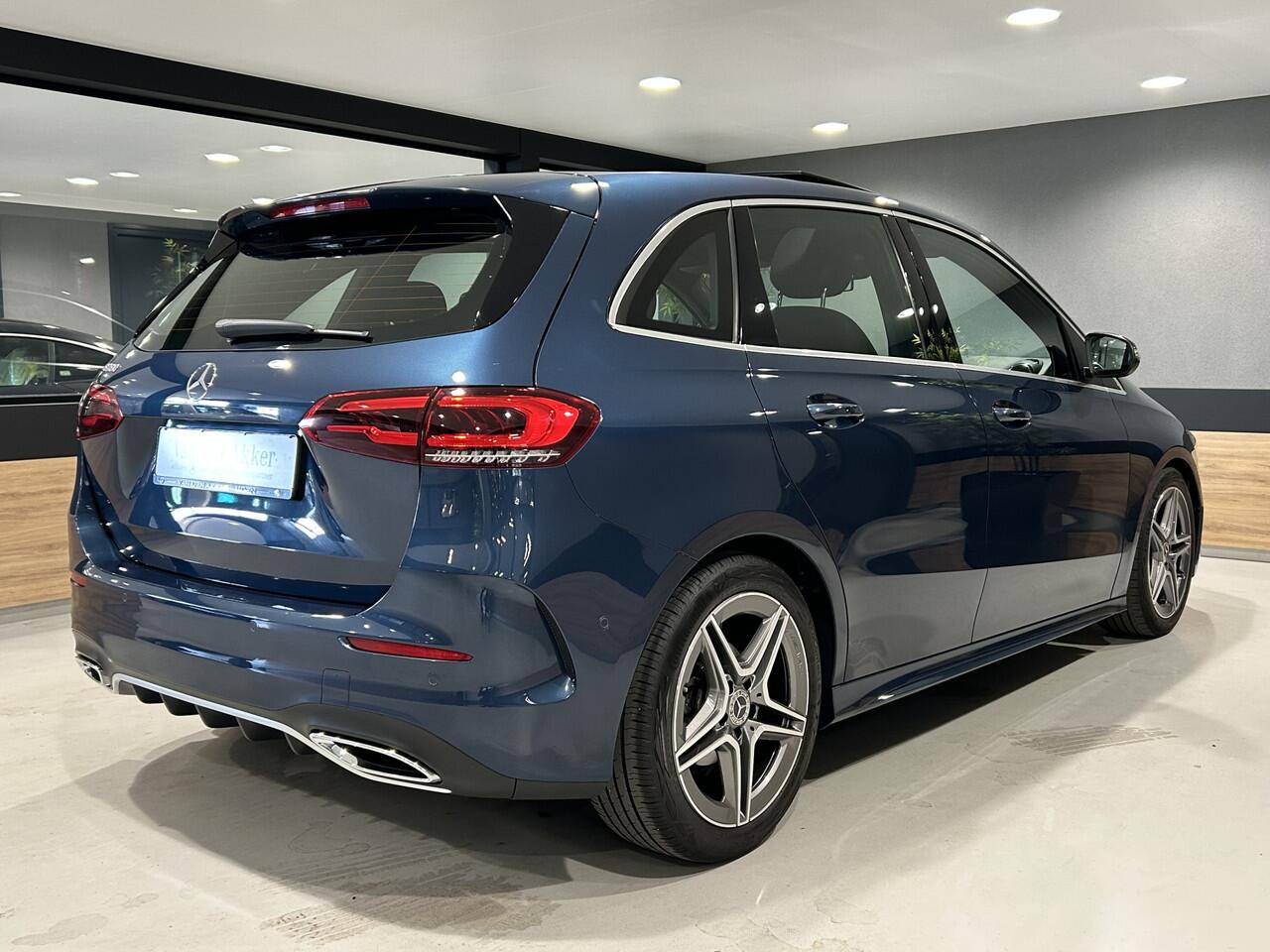 Mercedes-Benz B-KLASSE 180 AMG // Panoramadak // Camera // Carplay // Elek. Achterklep // Cruise Control // Parkeersensoren