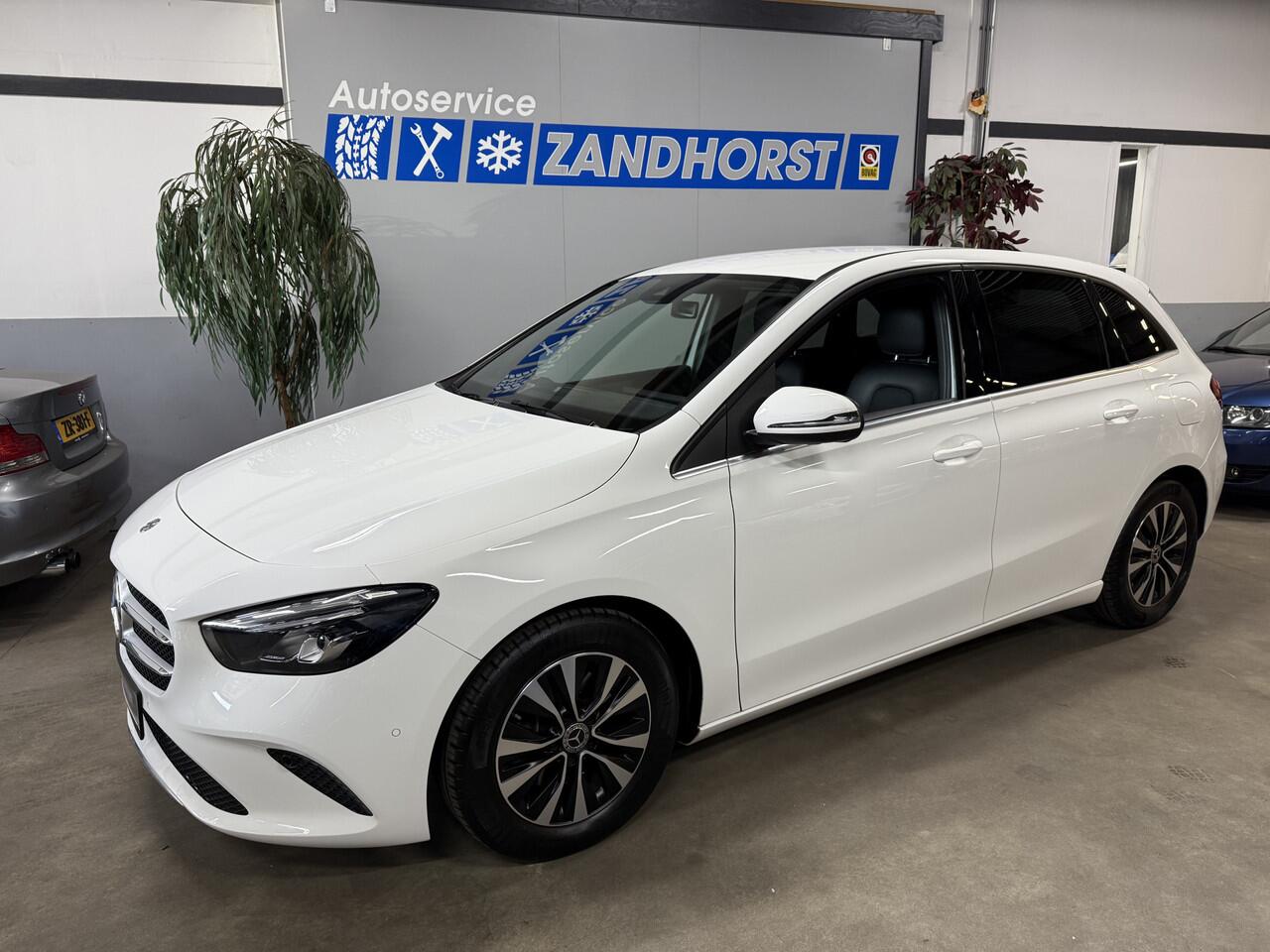 Mercedes-Benz B-KLASSE 200 Business Solution // autom. // Apple Carplay // Nl Auto // Trekhaak wegkl.