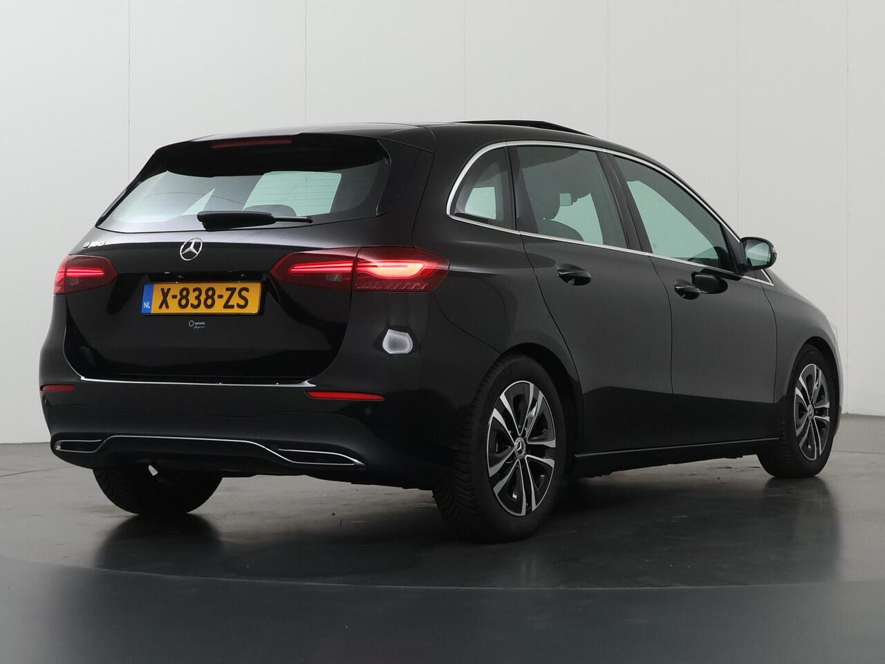 Mercedes-Benz B-KLASSE 180 Business Line | Panoramadak | Stoelverwarming | Achteruitrijcamera | Thermotronic |