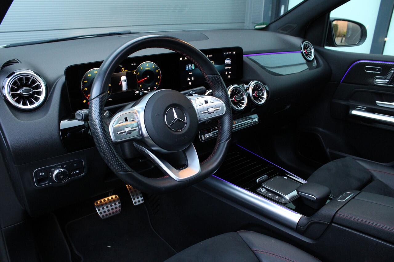 Mercedes-Benz B-KLASSE 200 Business Solution AMG | Panoramadak | Trekhaak | Camera | Stoelverwarming | CarPlay