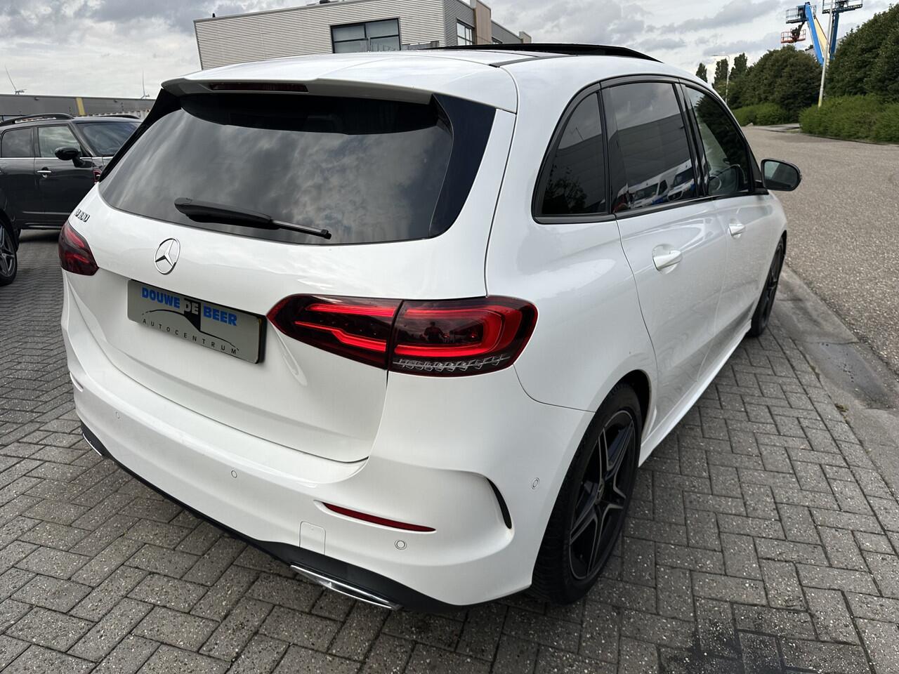 Mercedes-Benz B-KLASSE 180 AMG Pano-Dak | Camera | Night | Stoelverw. | Elekt. Klep