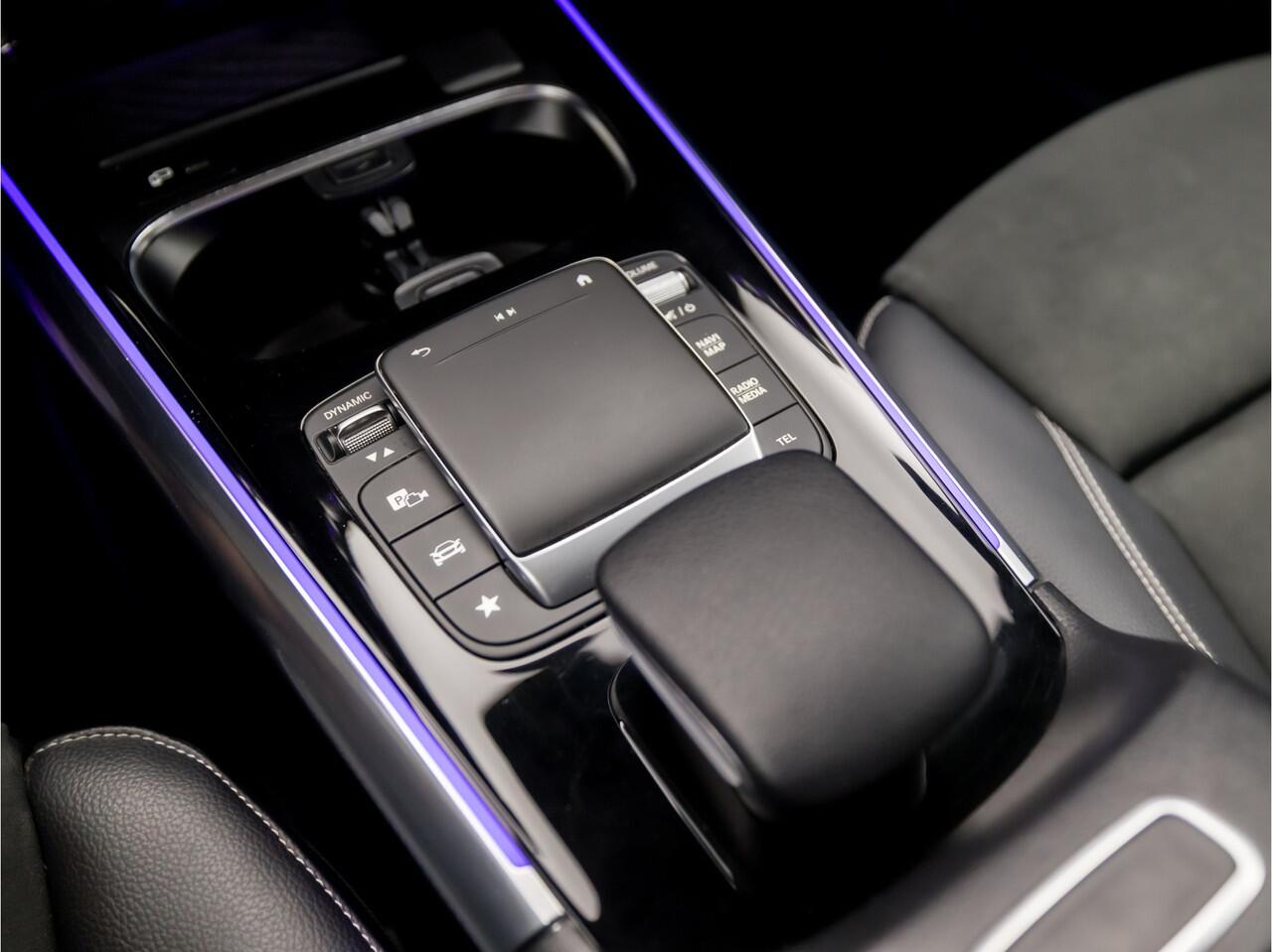 Mercedes-Benz B-KLASSE 250 e AMG Sport 218Pk Automaat (APPLE CARPLAY, GROOT NAVI, SFEERVERLICHTING, CAMERA, LEDER/ALCANTARA, TREKHAAK, STOELVERWARMING, WIDESCREEN, NIEUWSTAAT)