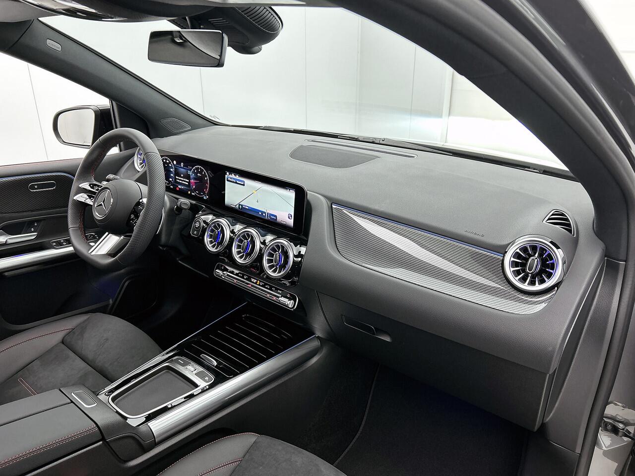 Mercedes-Benz B-KLASSE 180 Business Solution AMG | Nightpakket | Smartphone integratie | Panoramaschuifdak | Stoelverwarming voor | EASY PACK achterklep | Keyless-Go comfortpakket | MULTIBEAM LED |