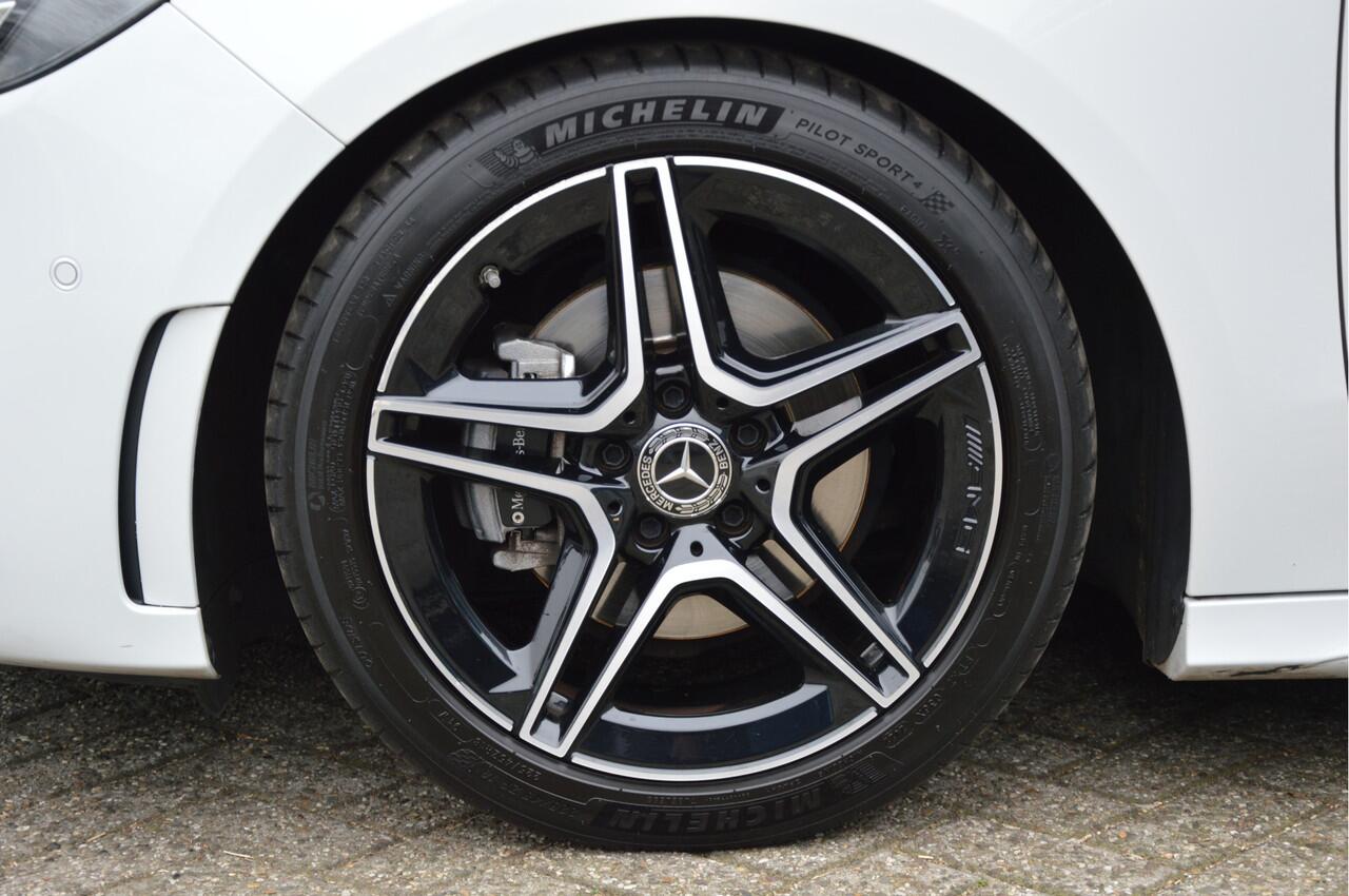 Mercedes-Benz B-KLASSE 180 AMG | LED | CARPLAY | CAMERA | PANODAK | NIGHTPAKKET | CRUISE | CLIMA | ENZ