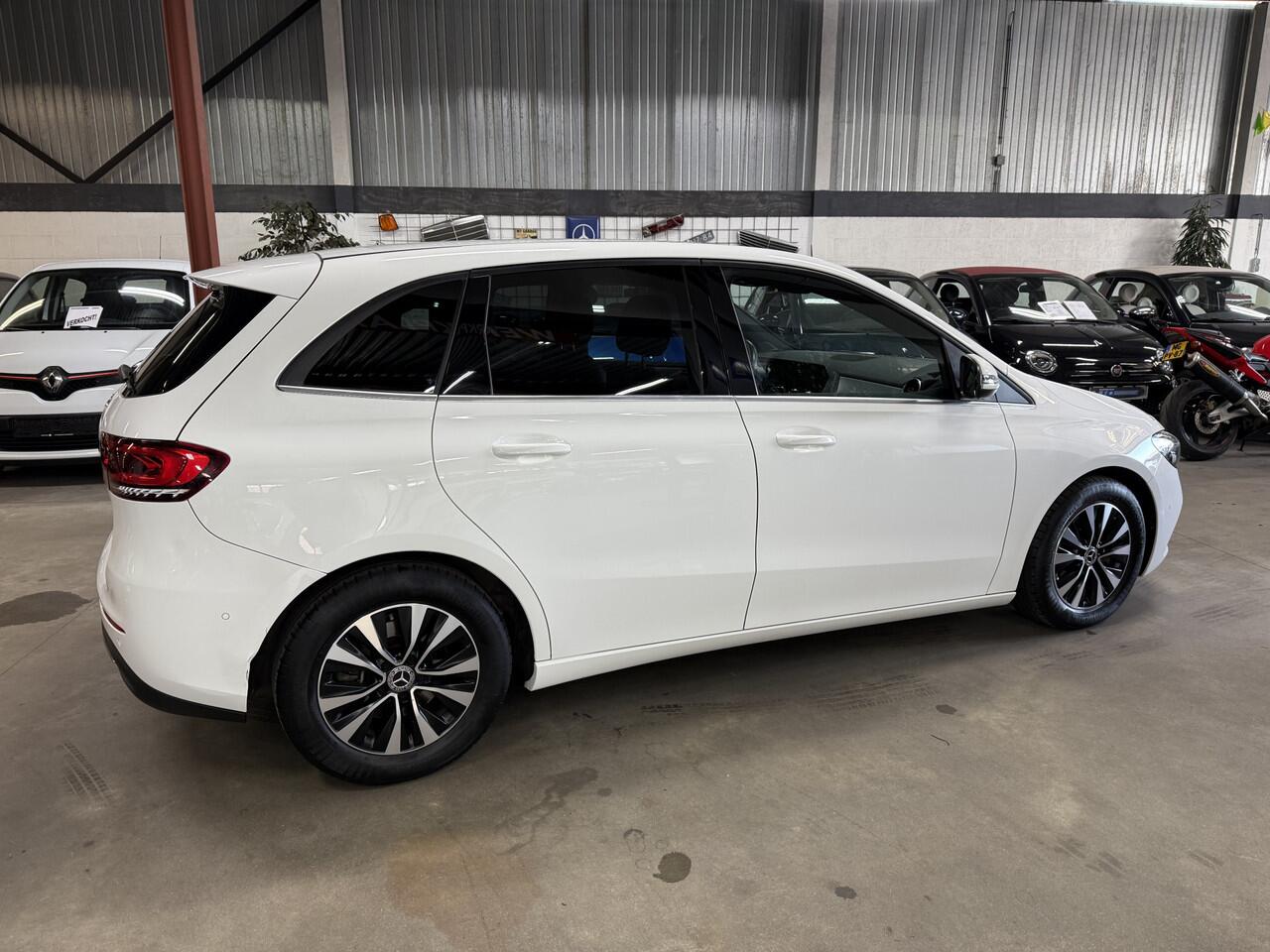 Mercedes-Benz B-KLASSE 200 Business Solution // autom. // Apple Carplay // Nl Auto // Trekhaak wegkl.