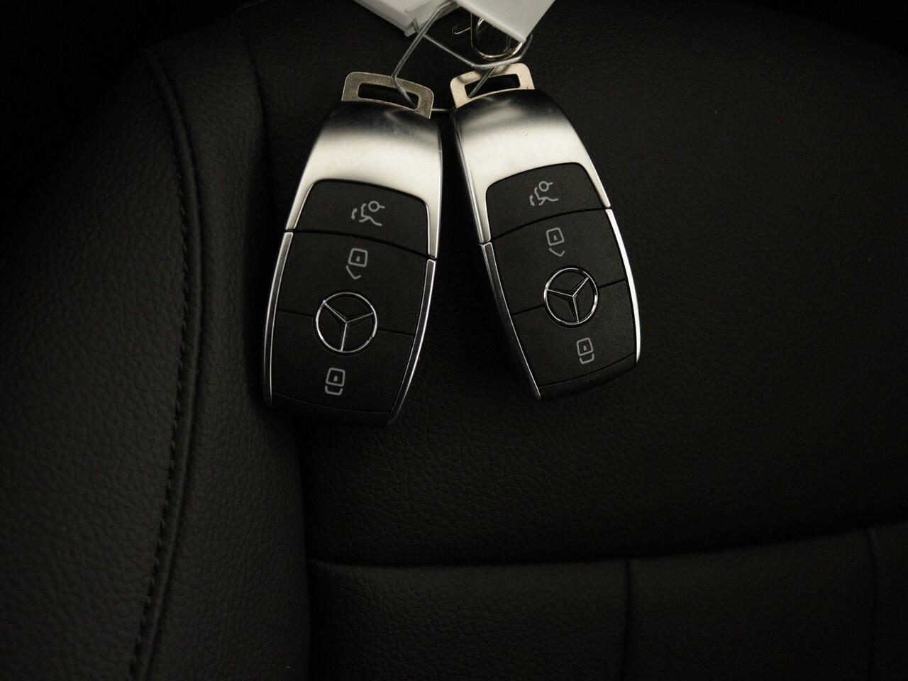 Mercedes-Benz B-KLASSE 250 e Business Line | Zitcomfortpakket | Warmtewerend donkergetint glas achter | USB-pakket plus | EASY PACK achterklep | Dodehoekassistent | Verwarmde stoelen vooraan |